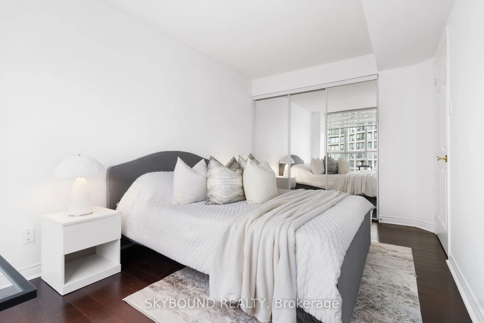 2287 Lake Shore Boulevard W #505