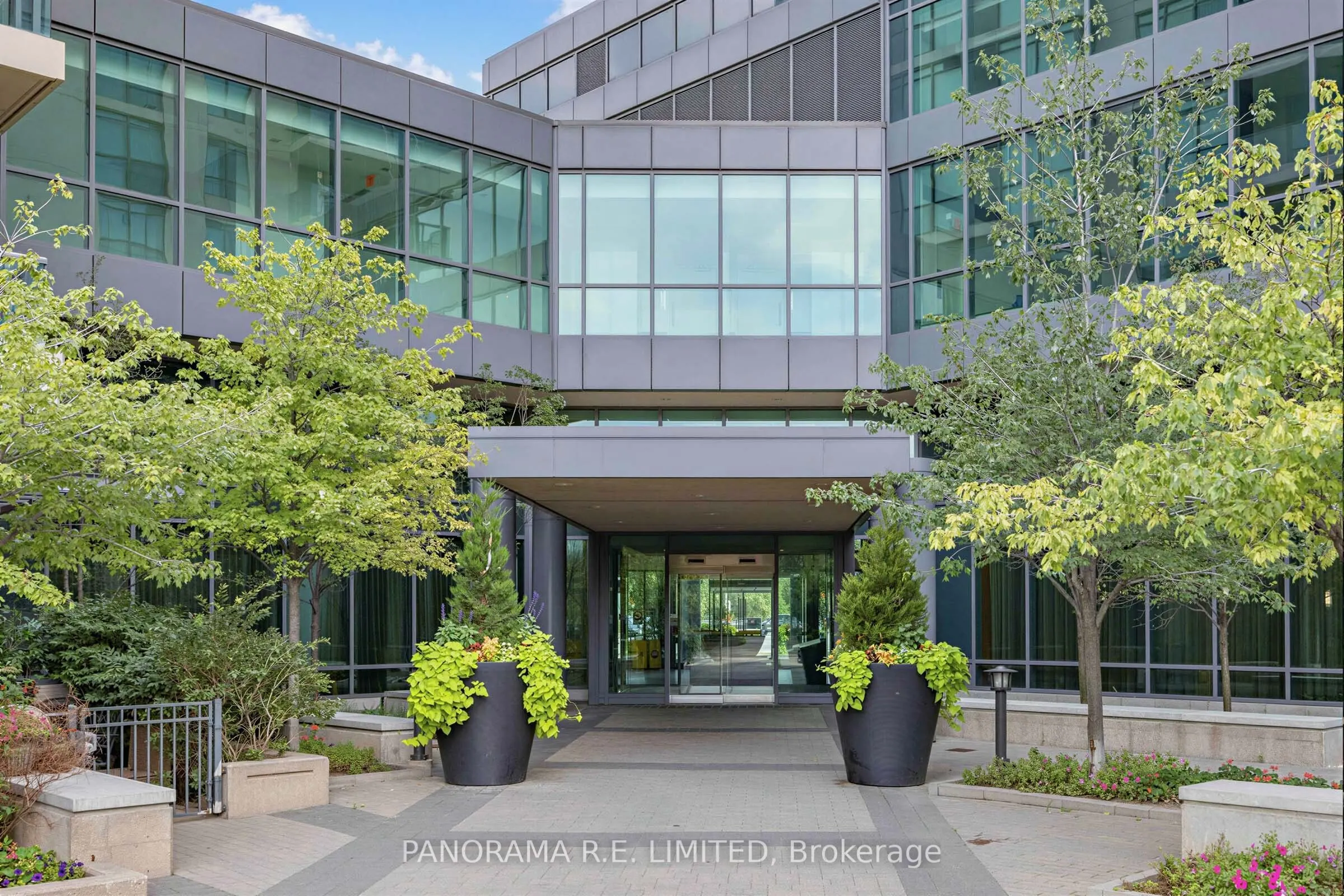 215 Sherway Gardens Road #2006