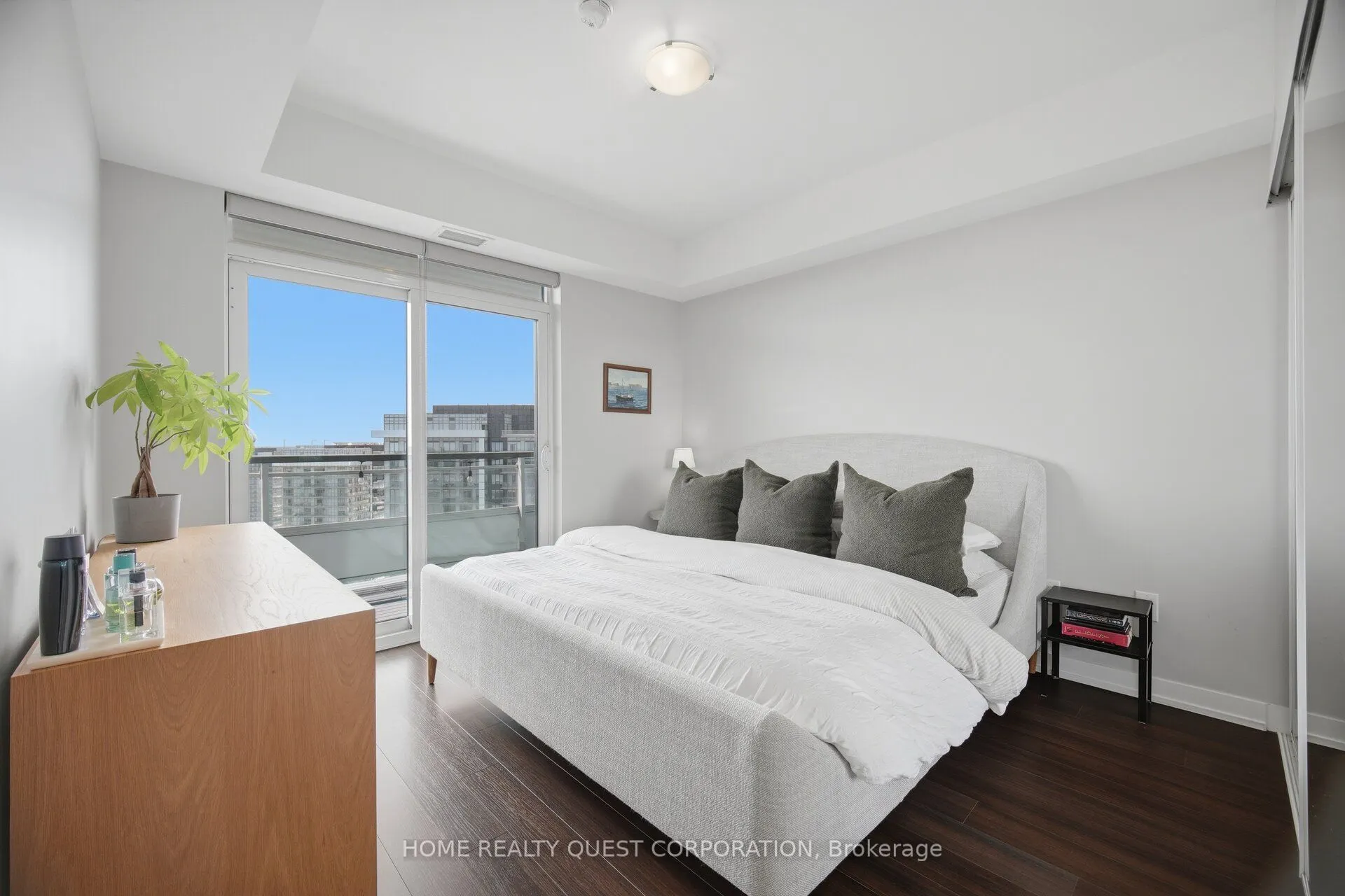 2560 Eglinton Avenue W #2205