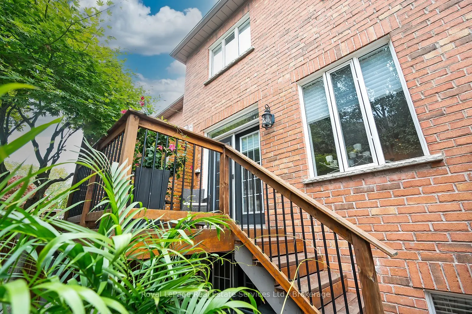 207 Tawny Crescent