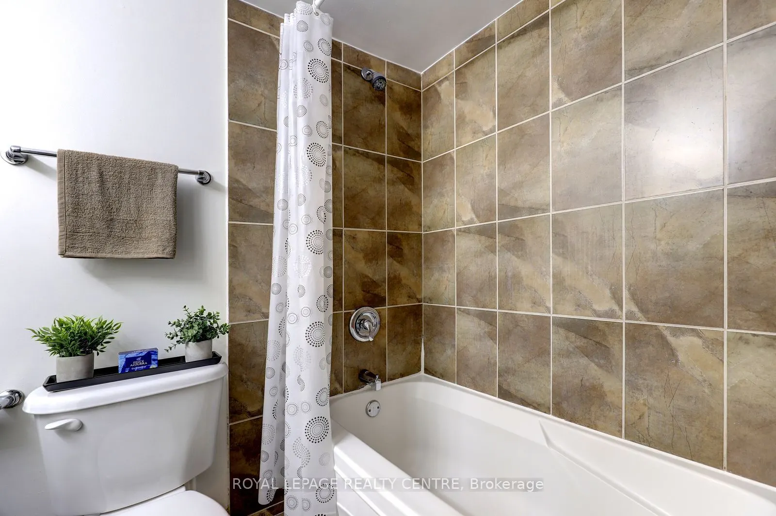 1000 Cedarglen Gate #201