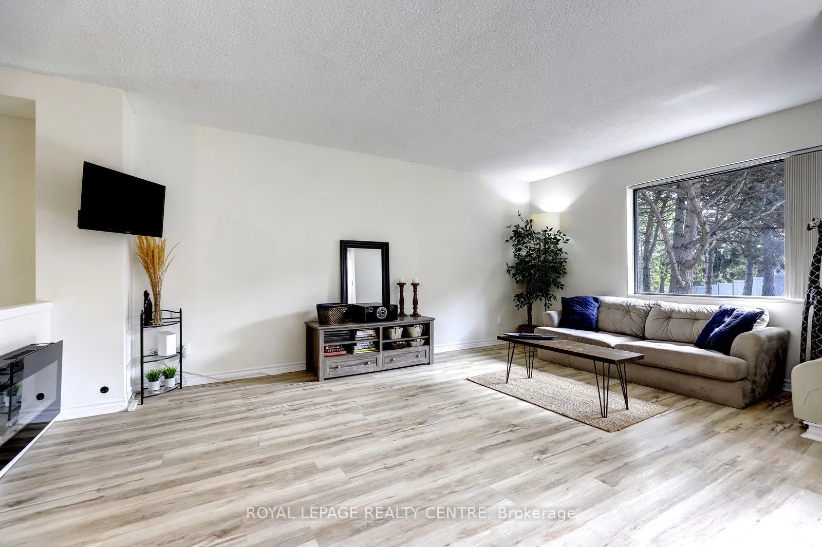 1000 Cedarglen Gate #201