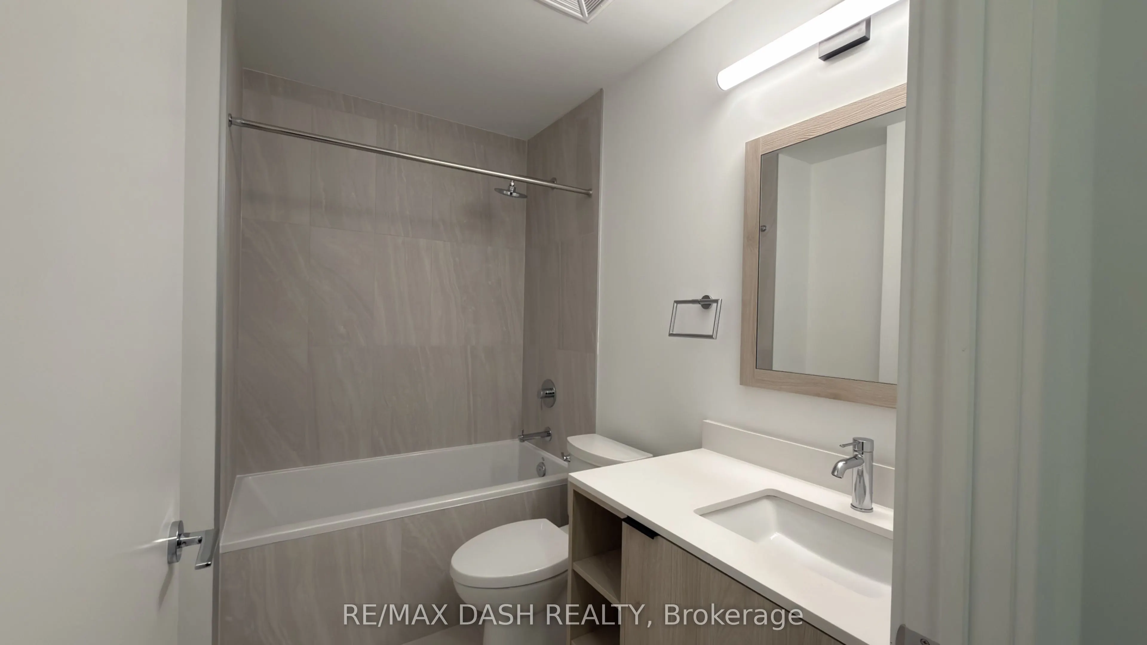 1007 THE QUEENSWAY Avenue #621