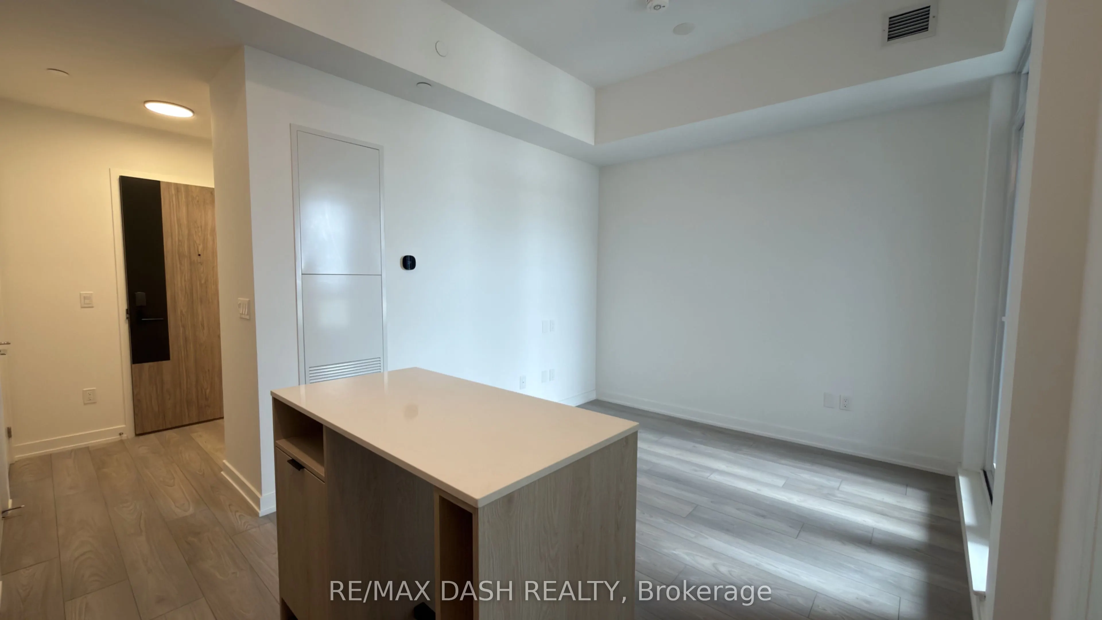 1007 THE QUEENSWAY Avenue #621
