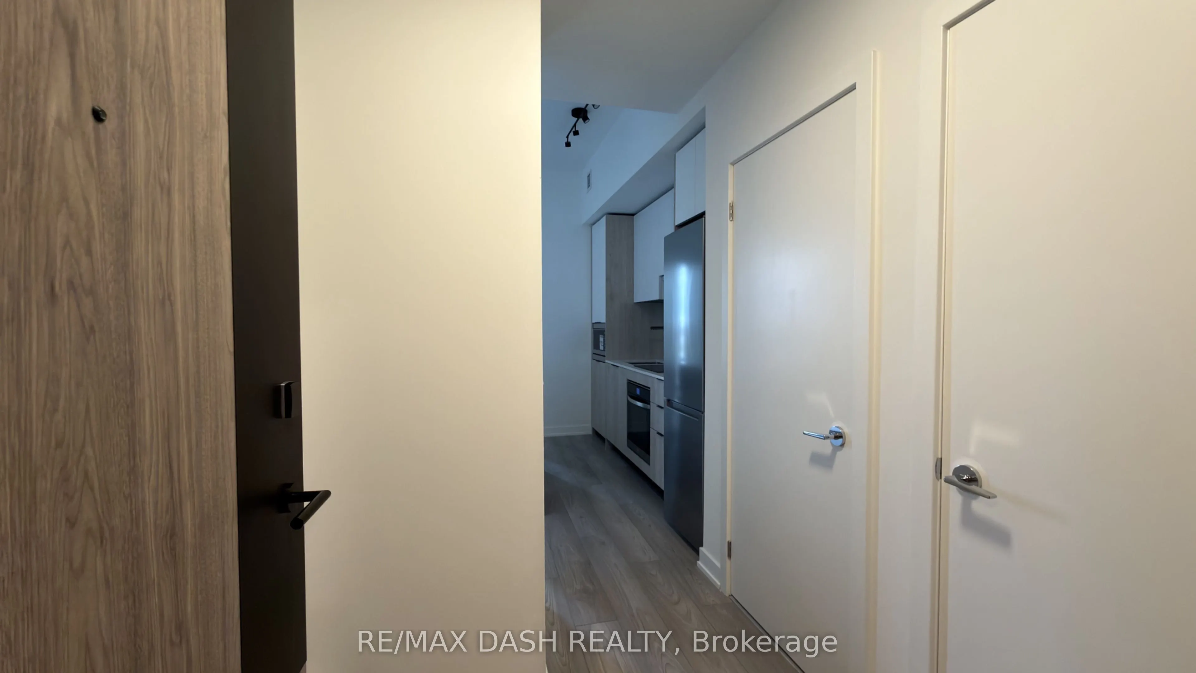 1007 THE QUEENSWAY Avenue #621