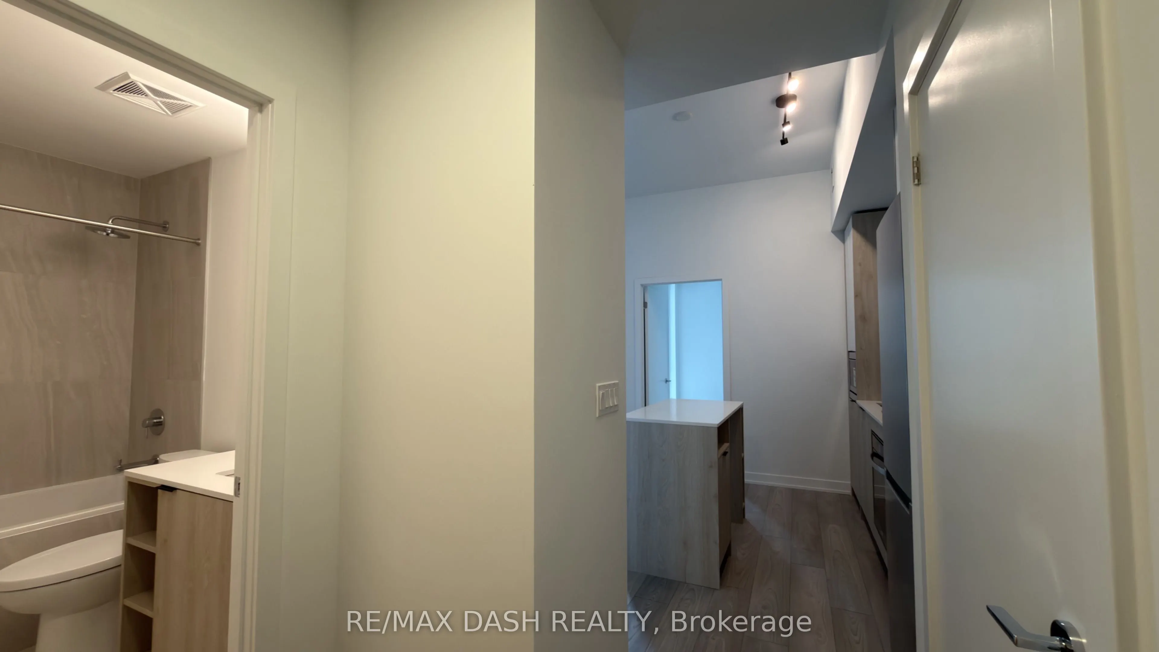 1007 THE QUEENSWAY Avenue #621