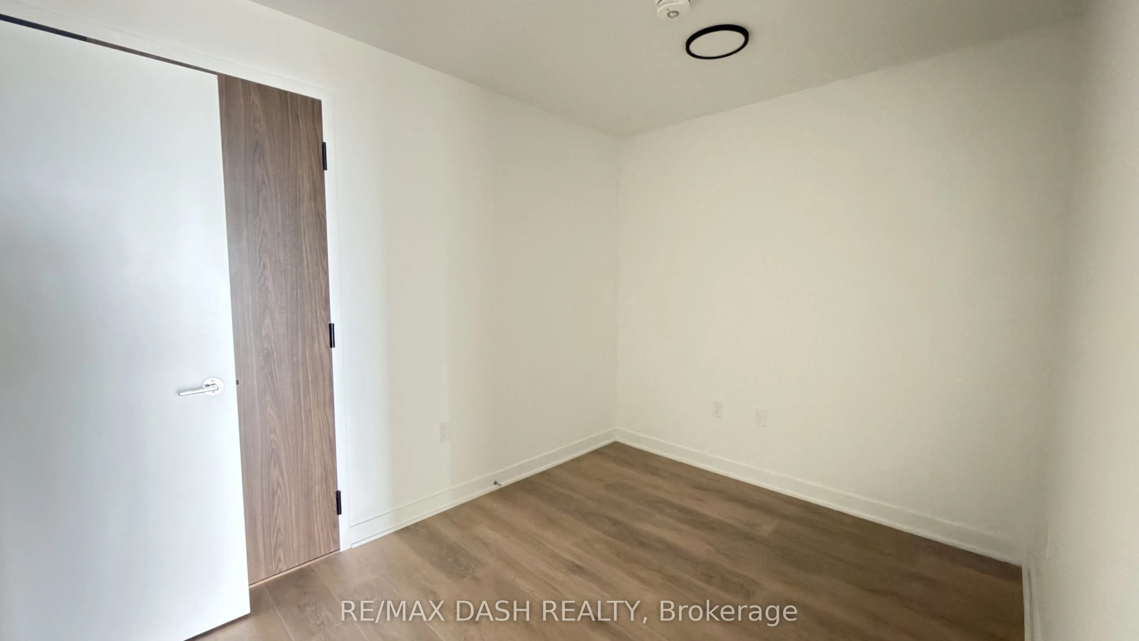 1037 THE QUEENSWAY Avenue #411