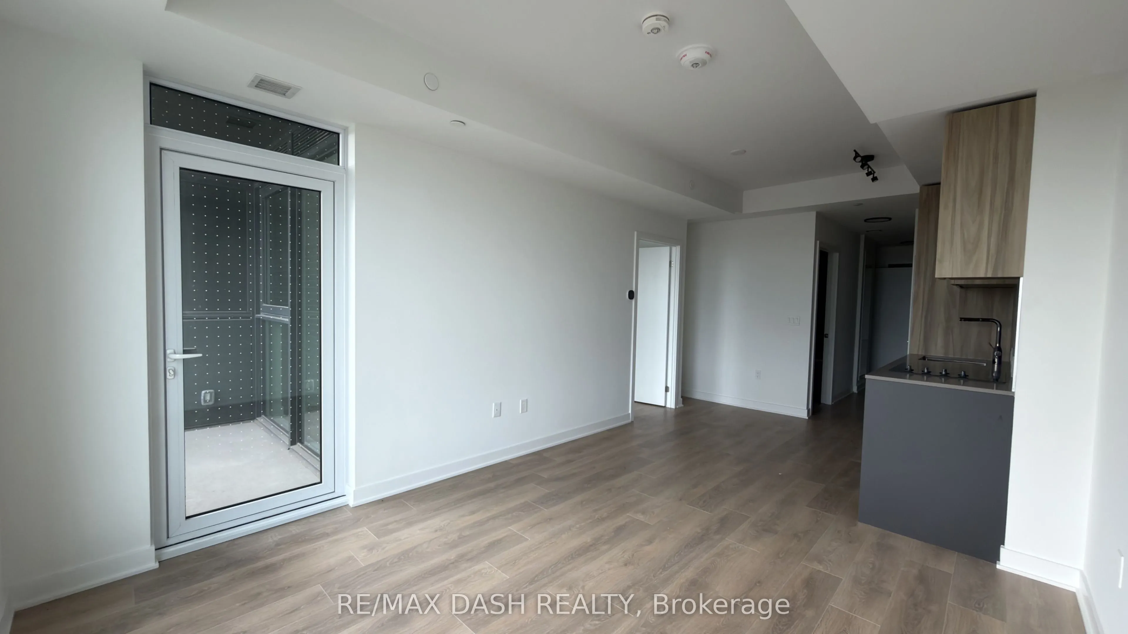 1037 THE QUEENSWAY Avenue #411
