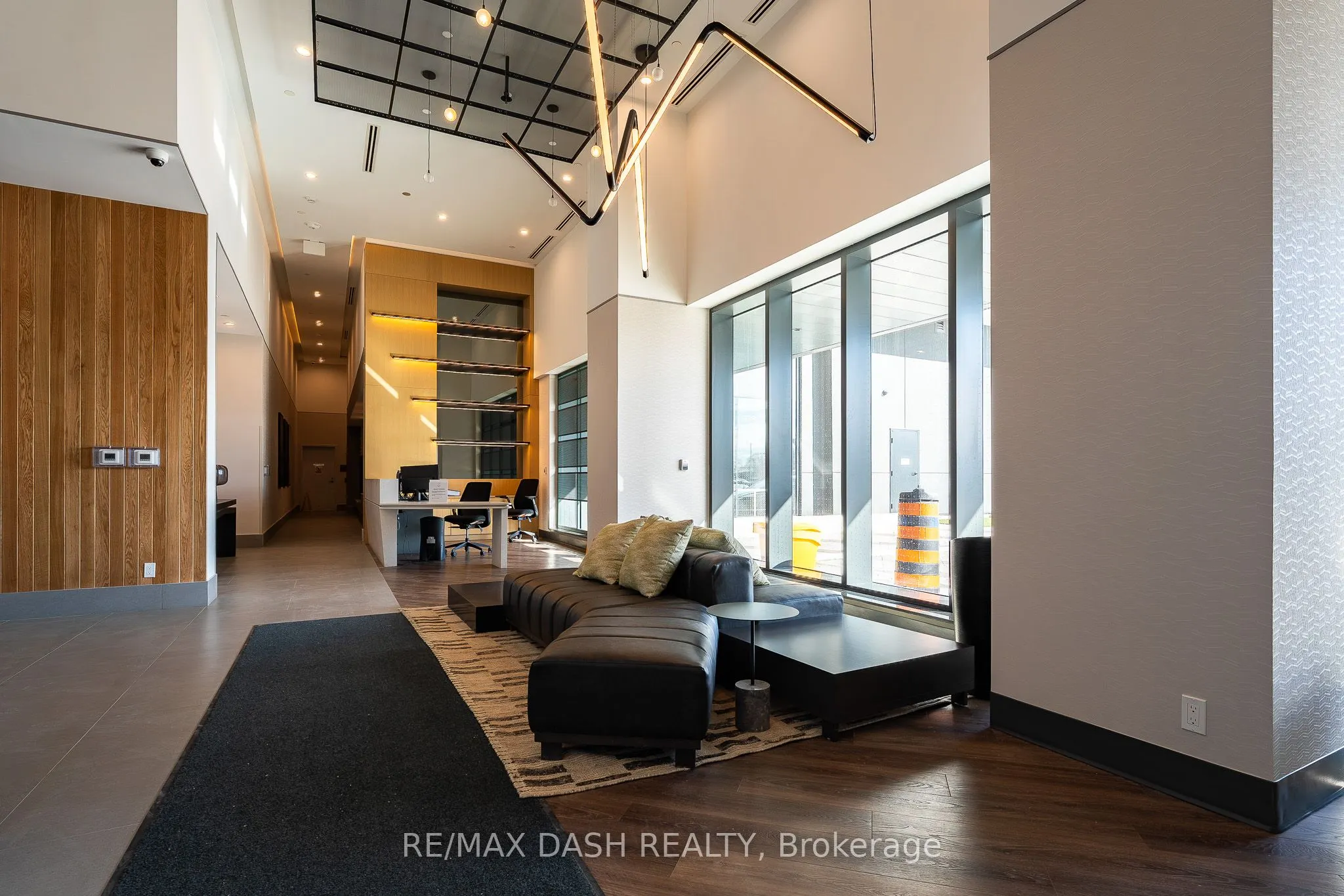 1037 THE QUEENSWAY Avenue #411