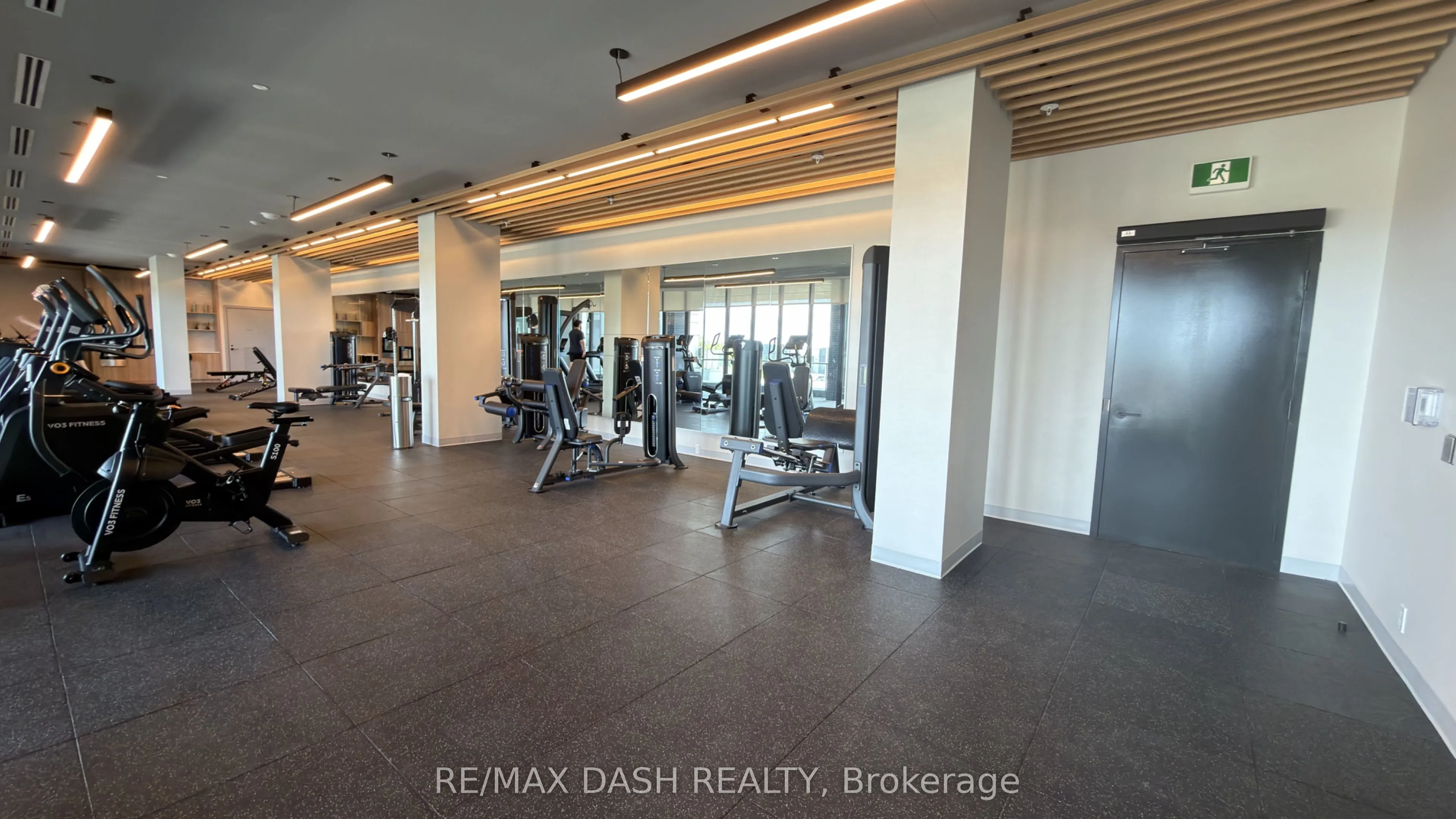 1037 THE QUEENSWAY Avenue #411