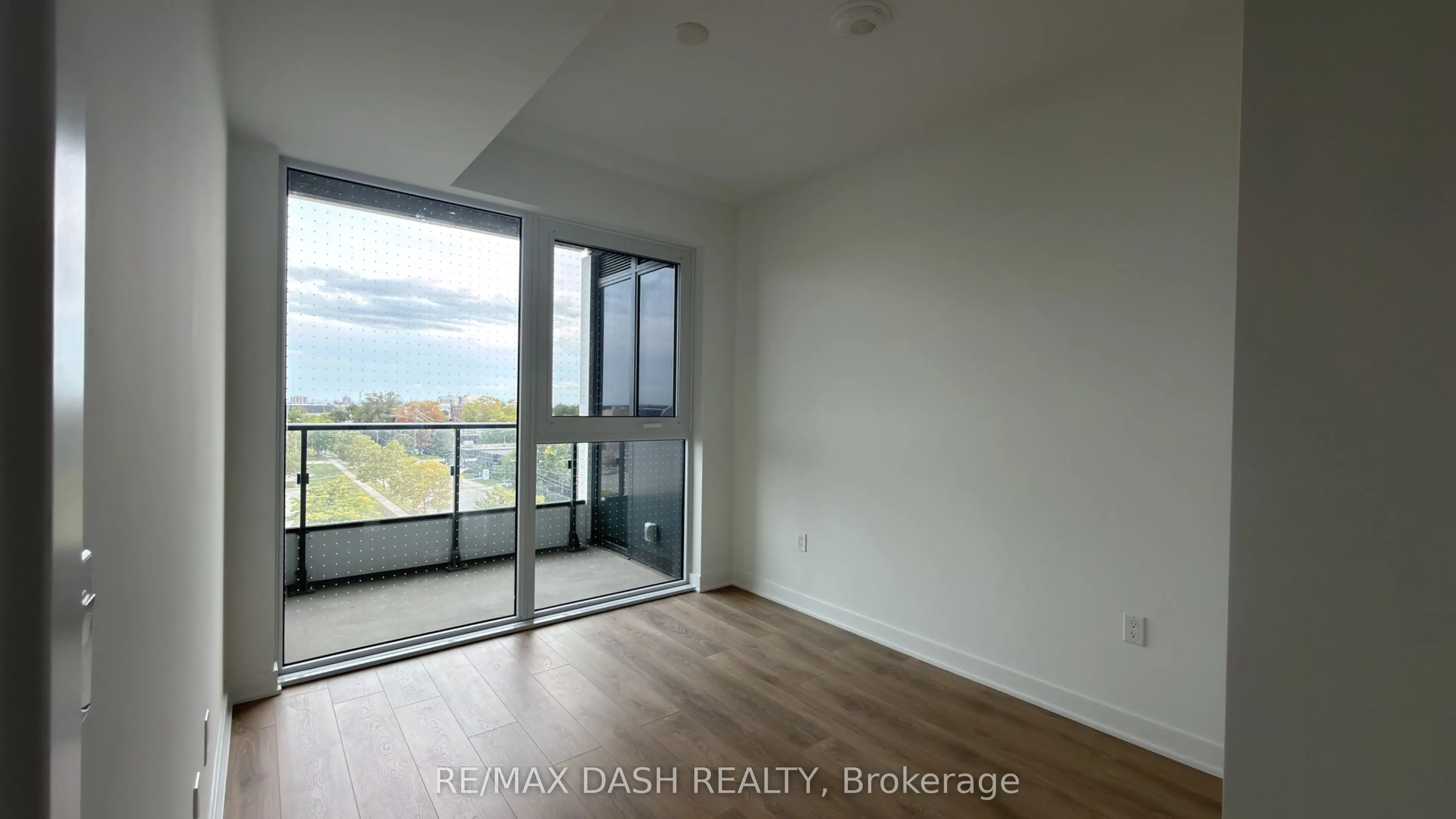 1037 THE QUEENSWAY Avenue #411