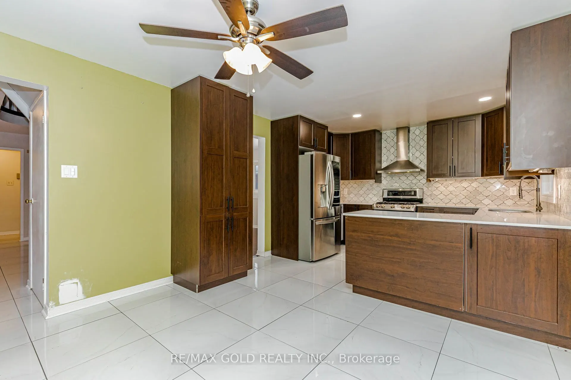 97 Hinchley Wood Grove