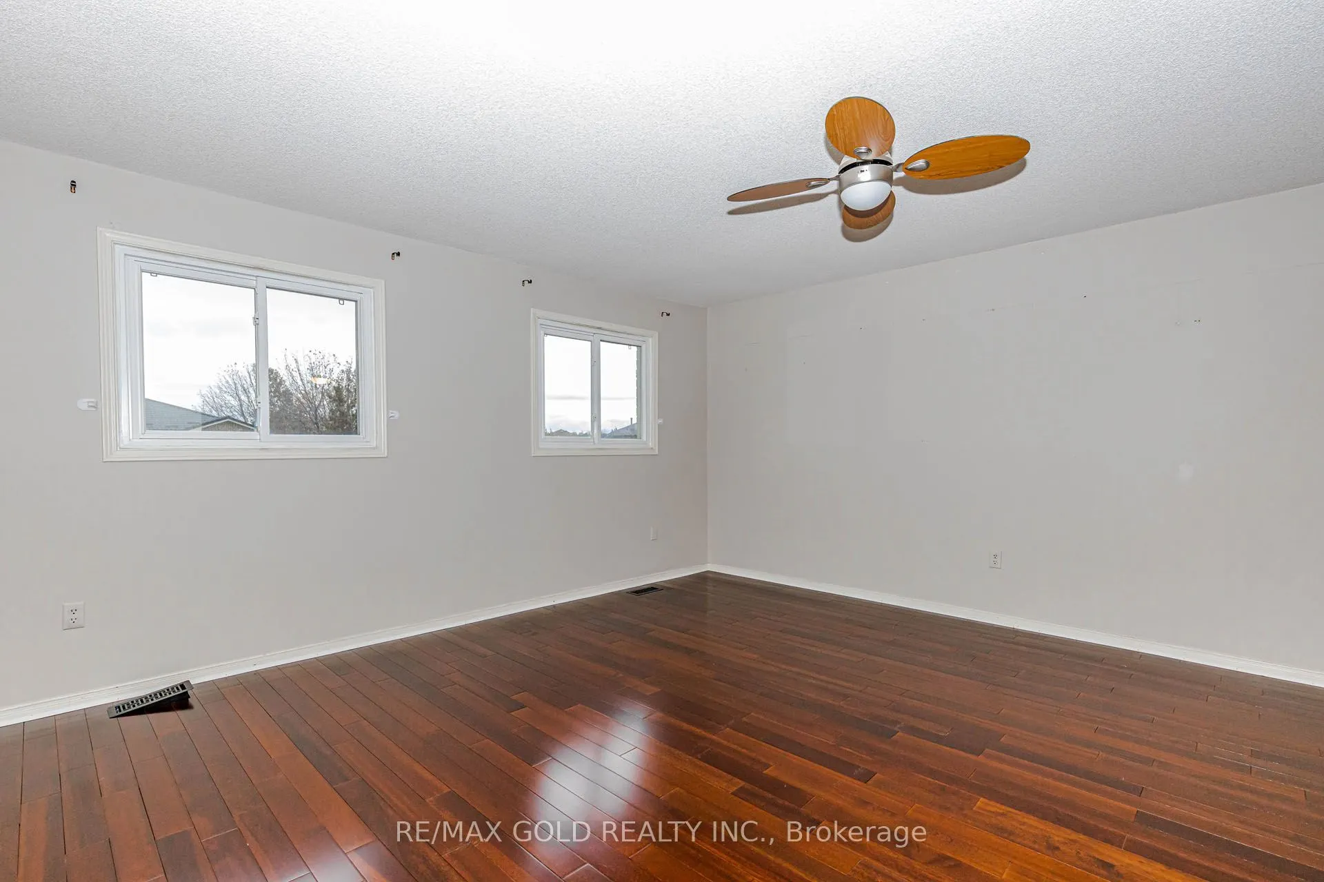 97 Hinchley Wood Grove