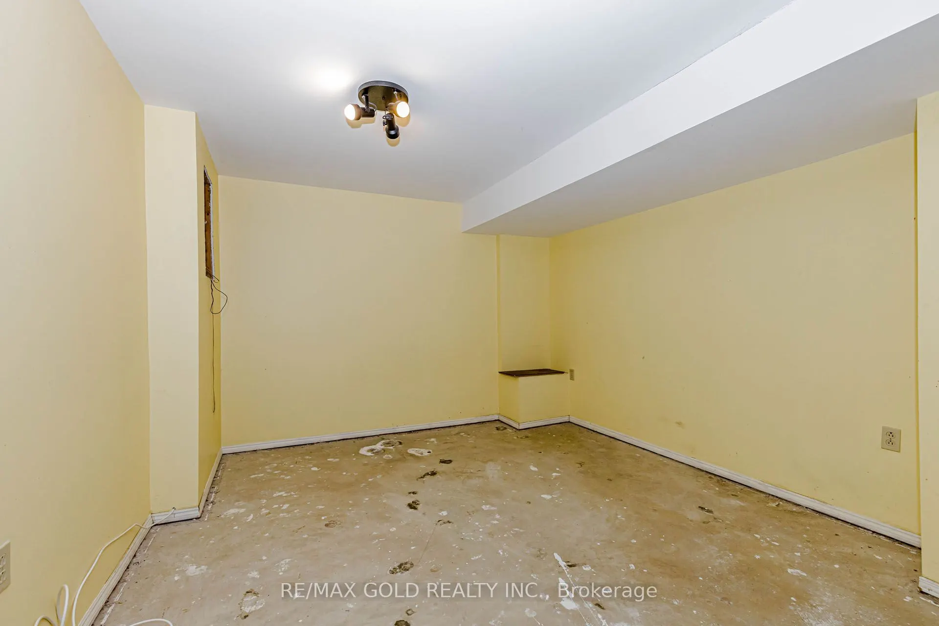 97 Hinchley Wood Grove