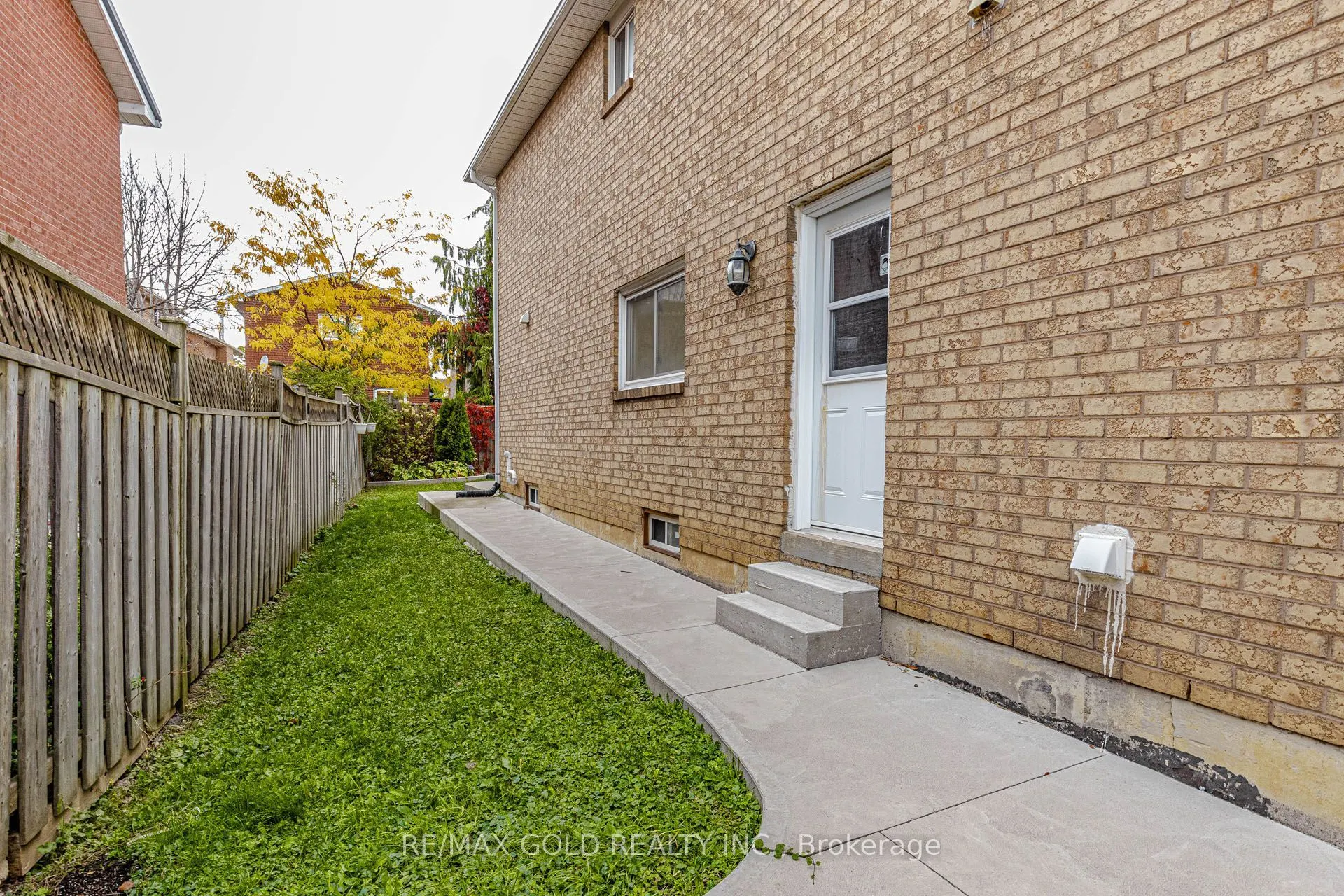97 Hinchley Wood Grove