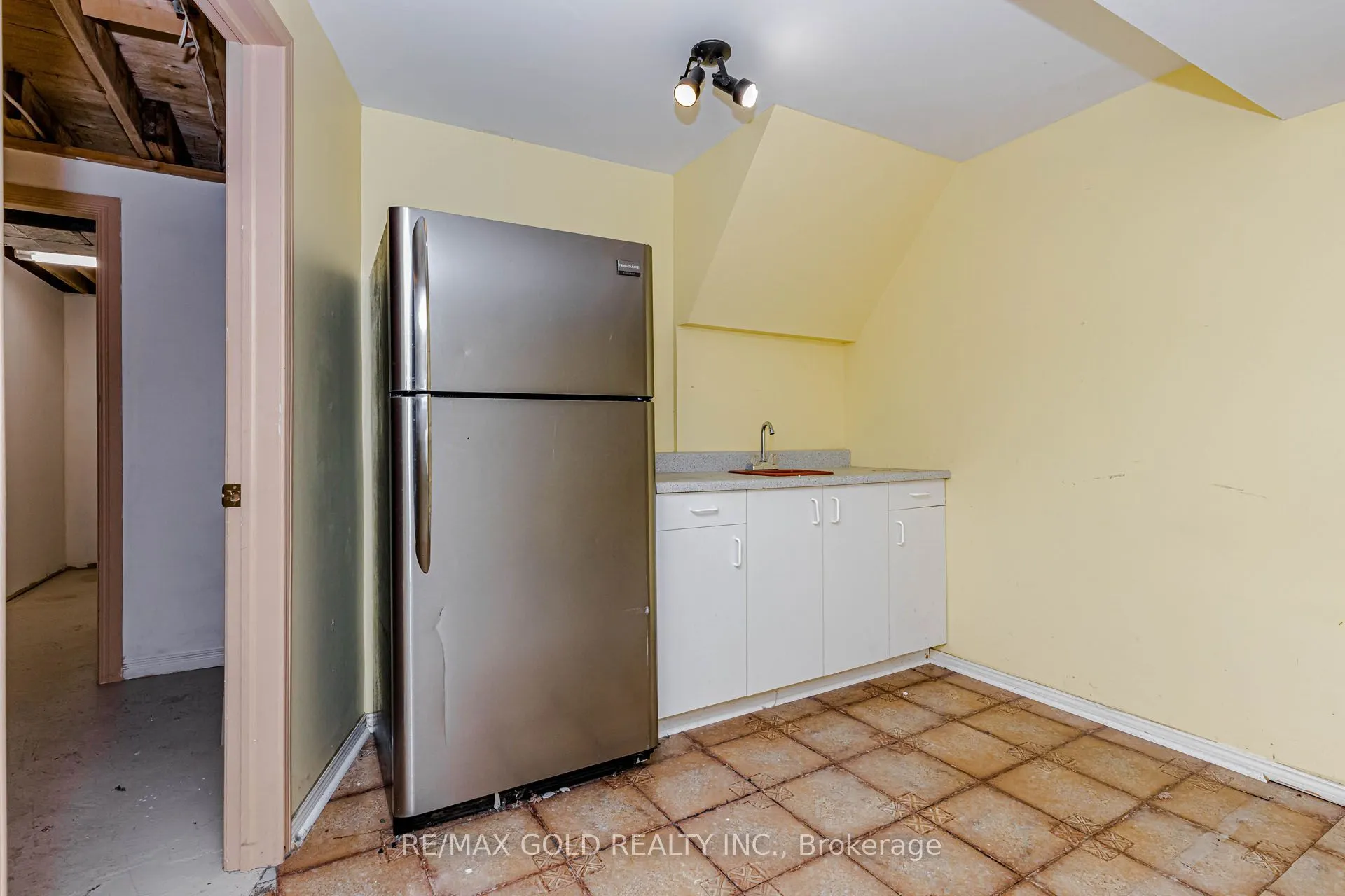 97 Hinchley Wood Grove