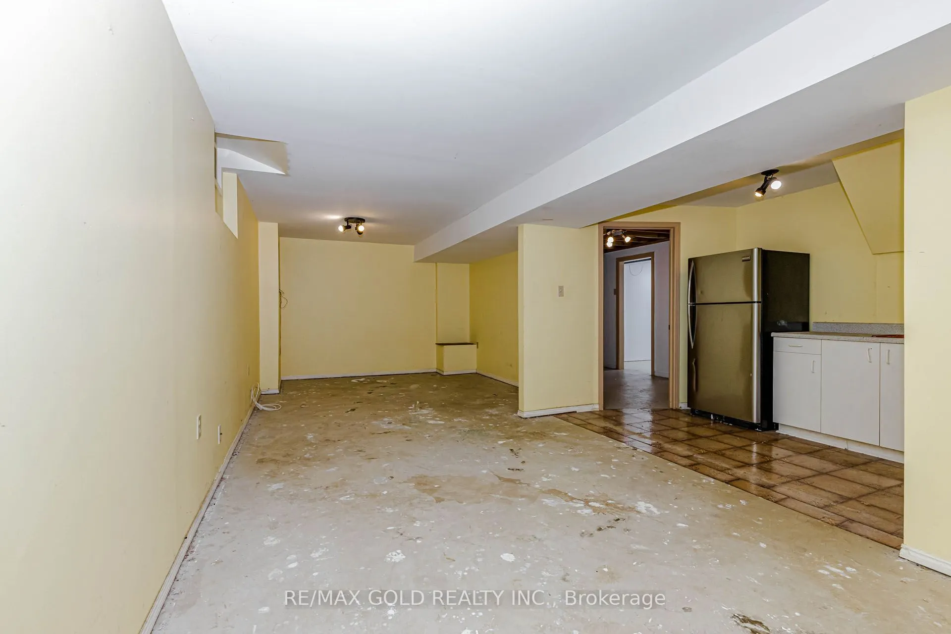 97 Hinchley Wood Grove