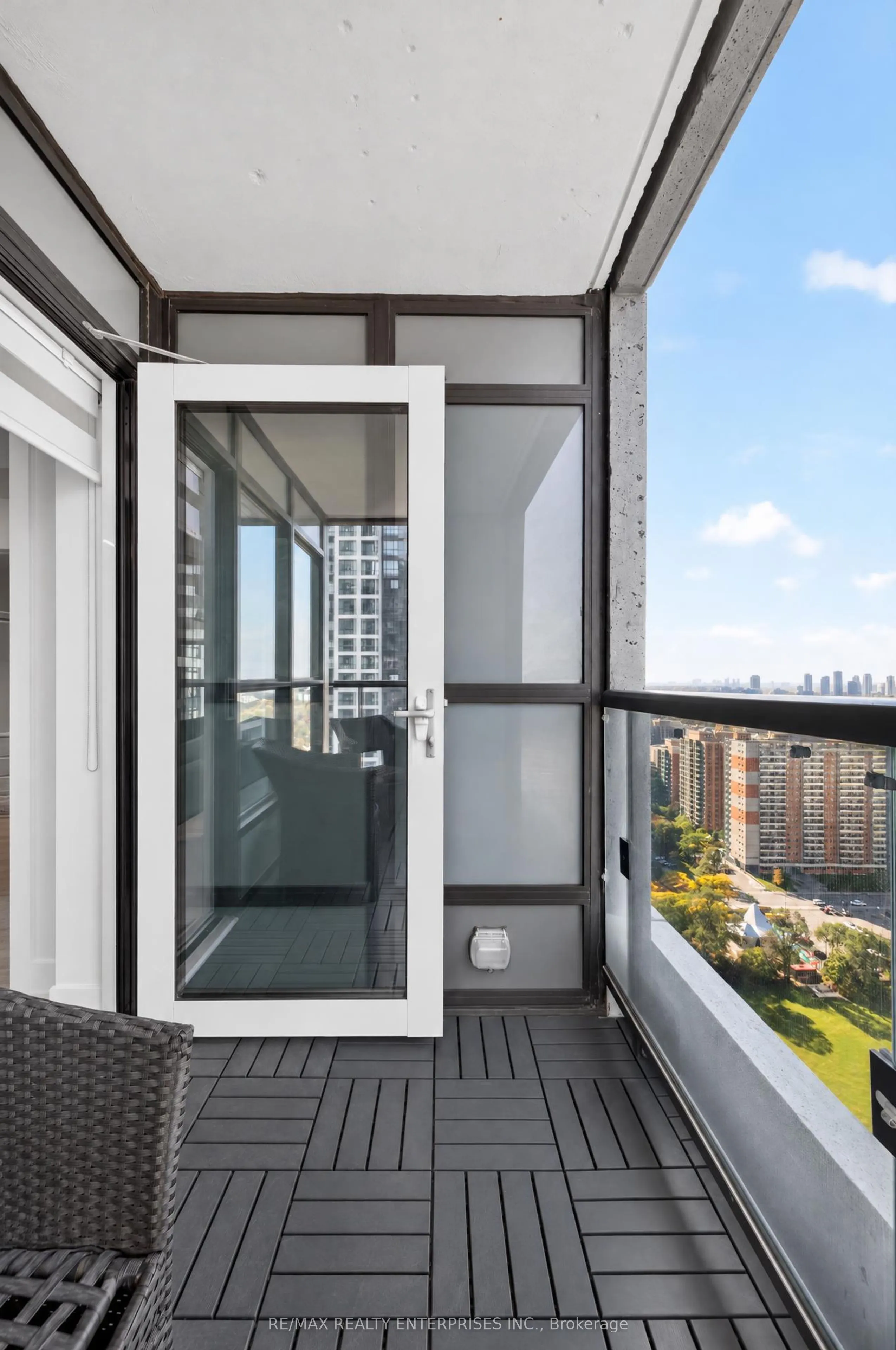 9 MABELLE Avenue #2818