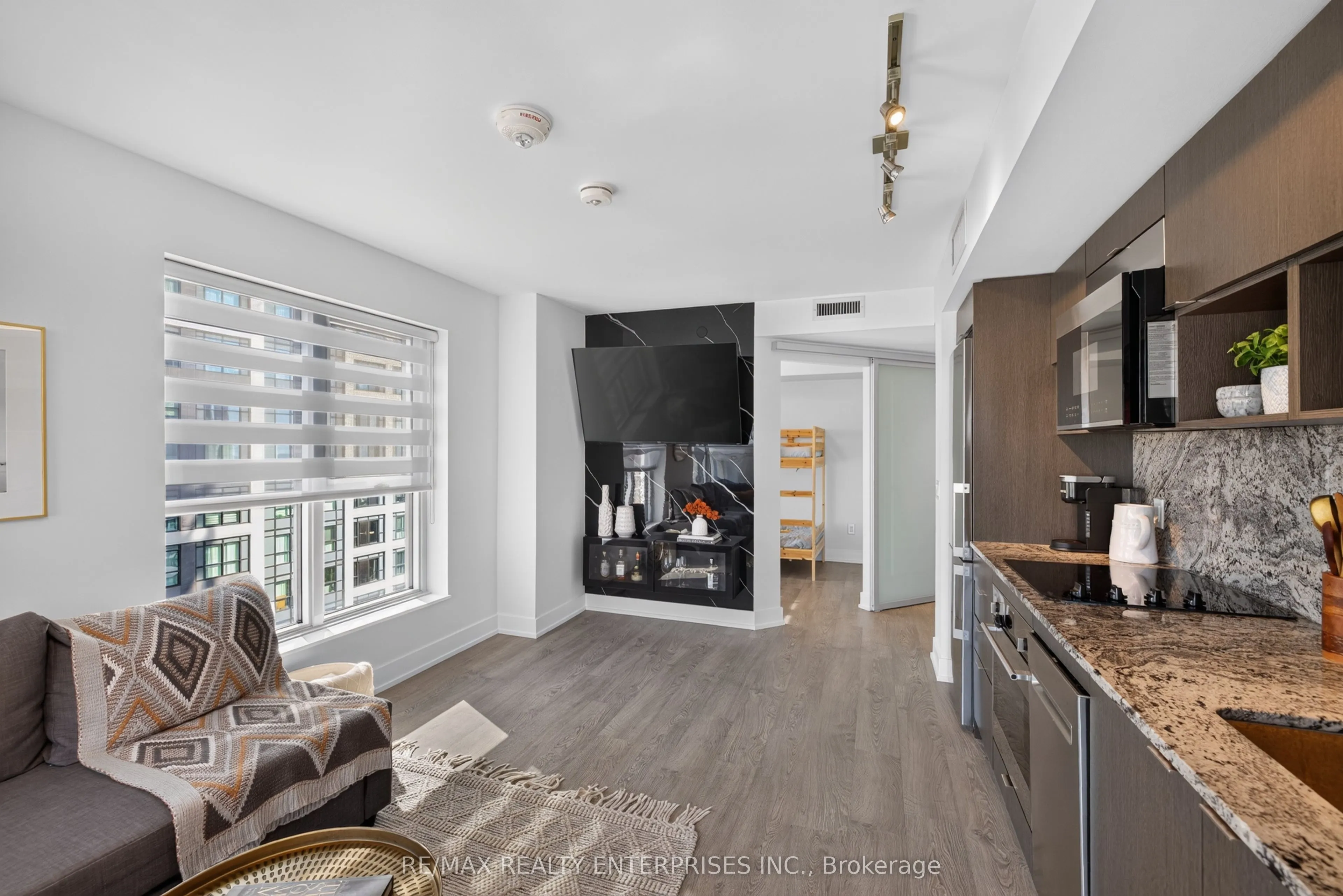 9 MABELLE Avenue #2818