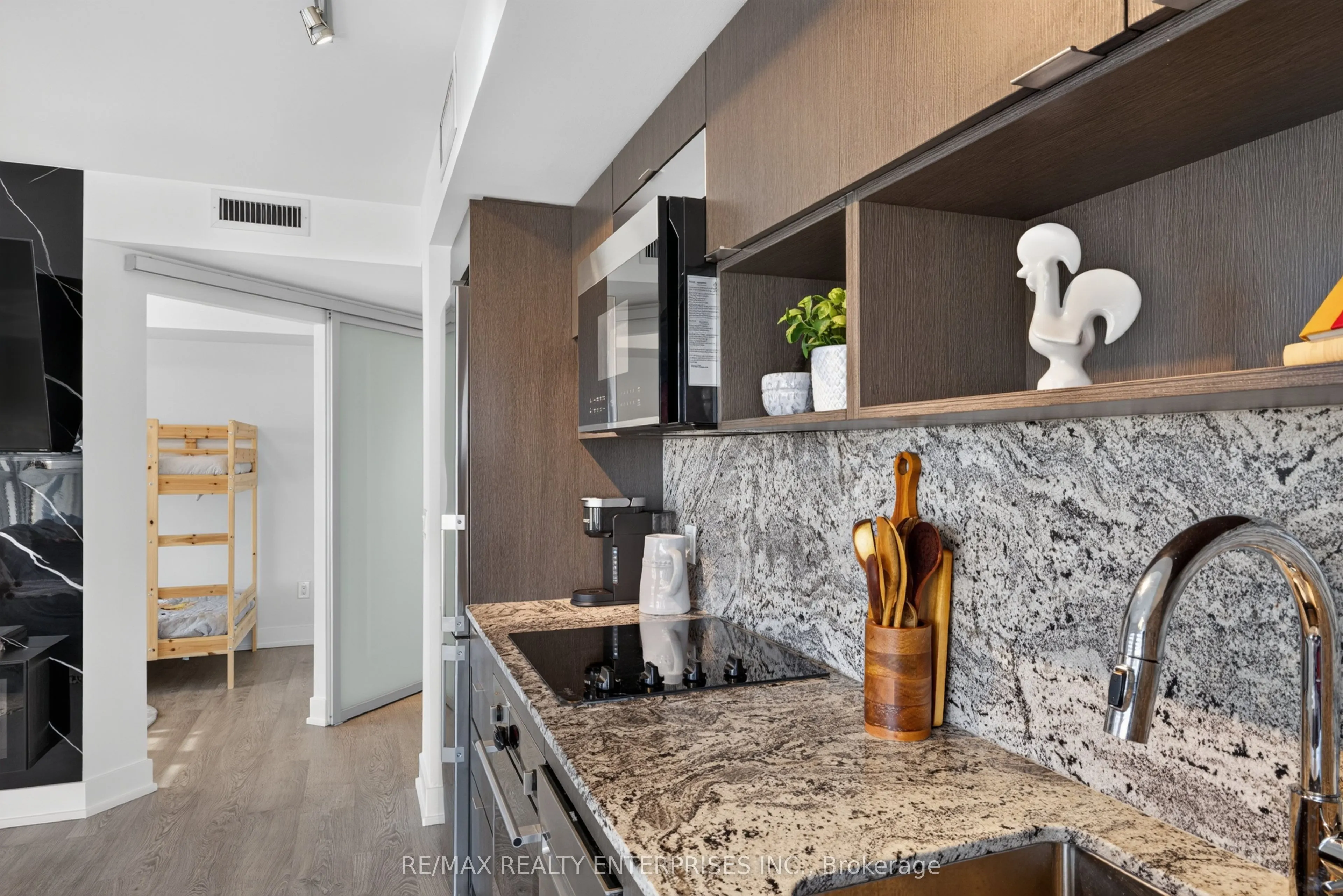 9 MABELLE Avenue #2818
