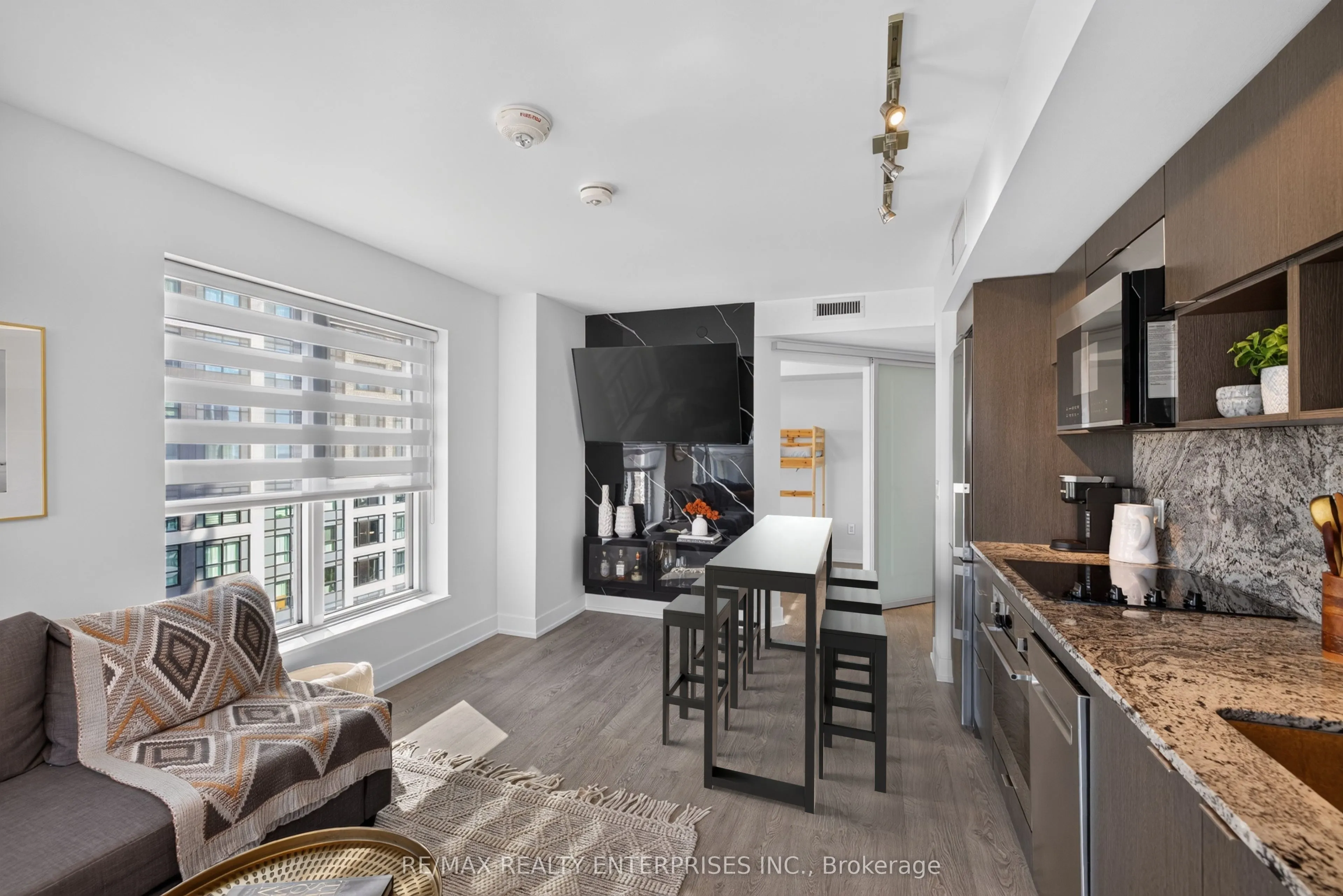 9 MABELLE Avenue #2818