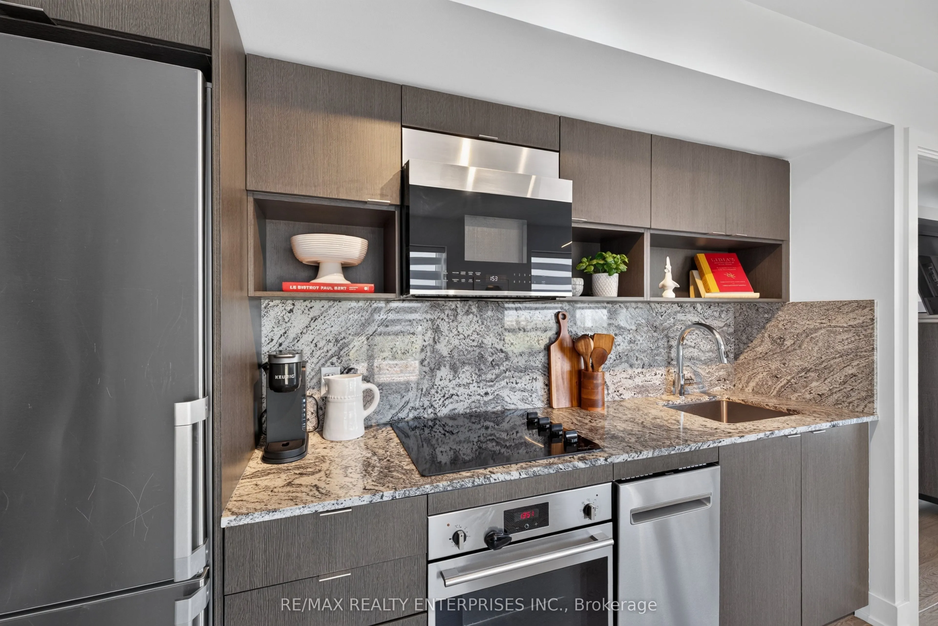 9 MABELLE Avenue #2818