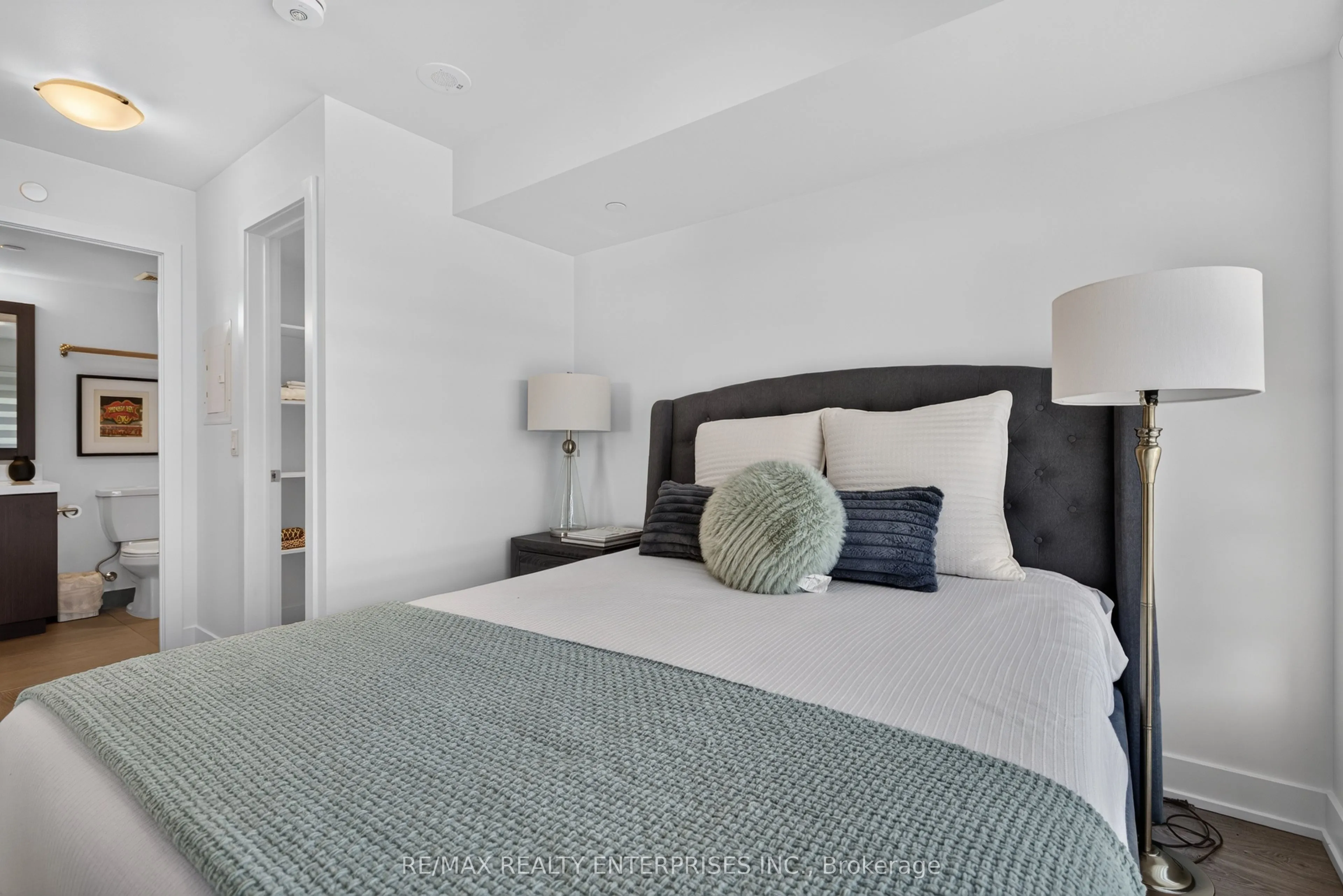 9 MABELLE Avenue #2818