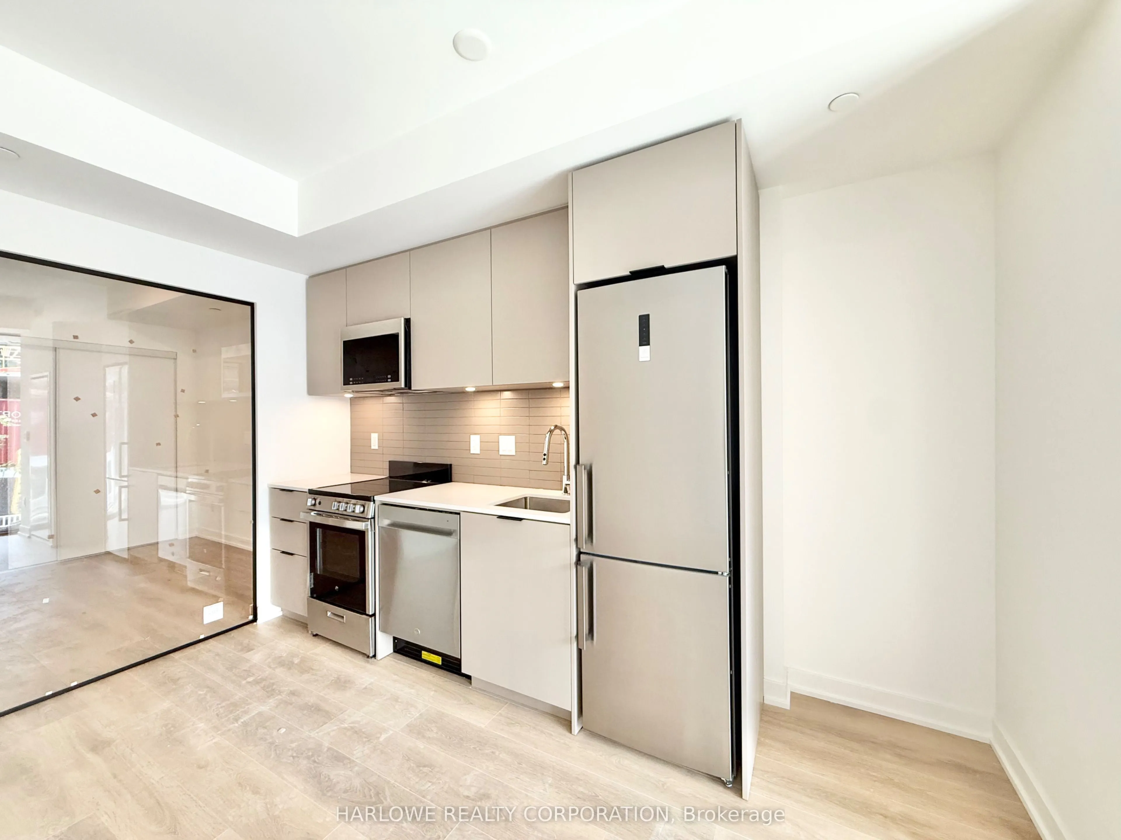 1 Vine Avenue #206