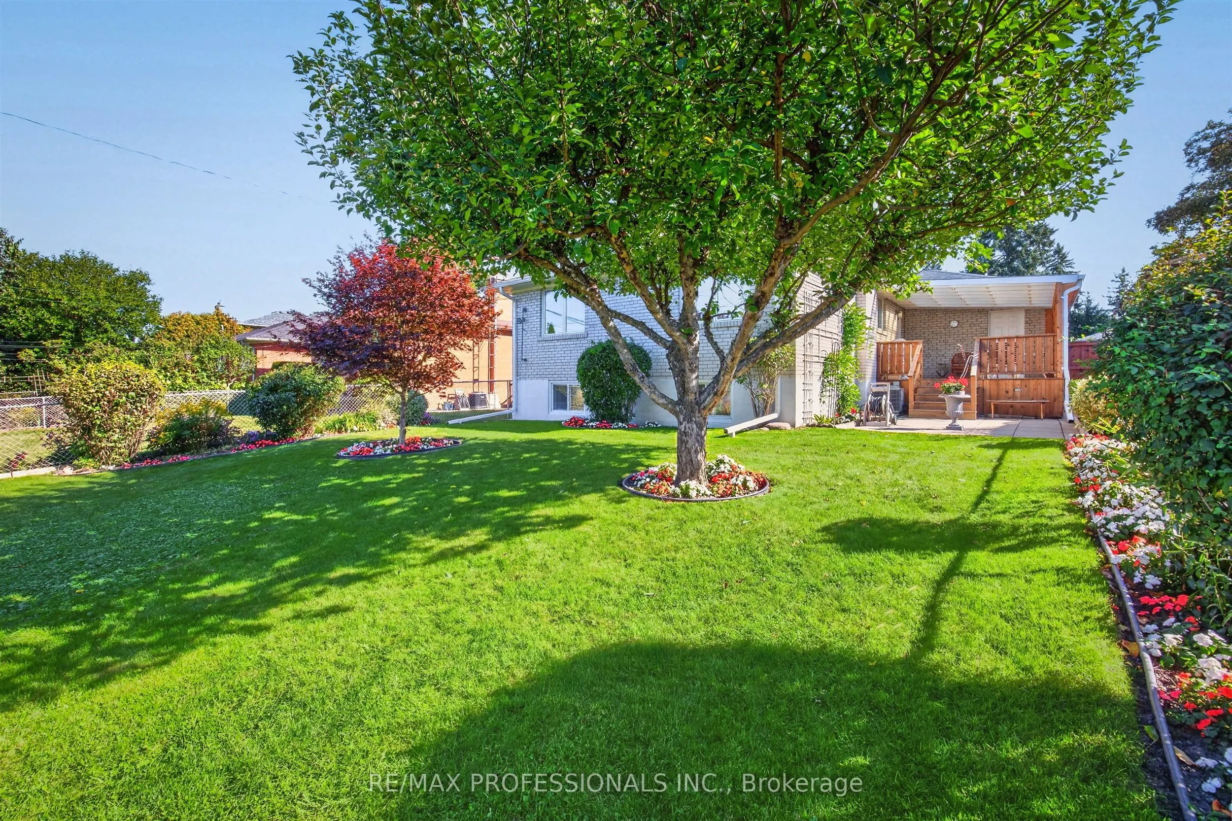 302 La Rose Avenue