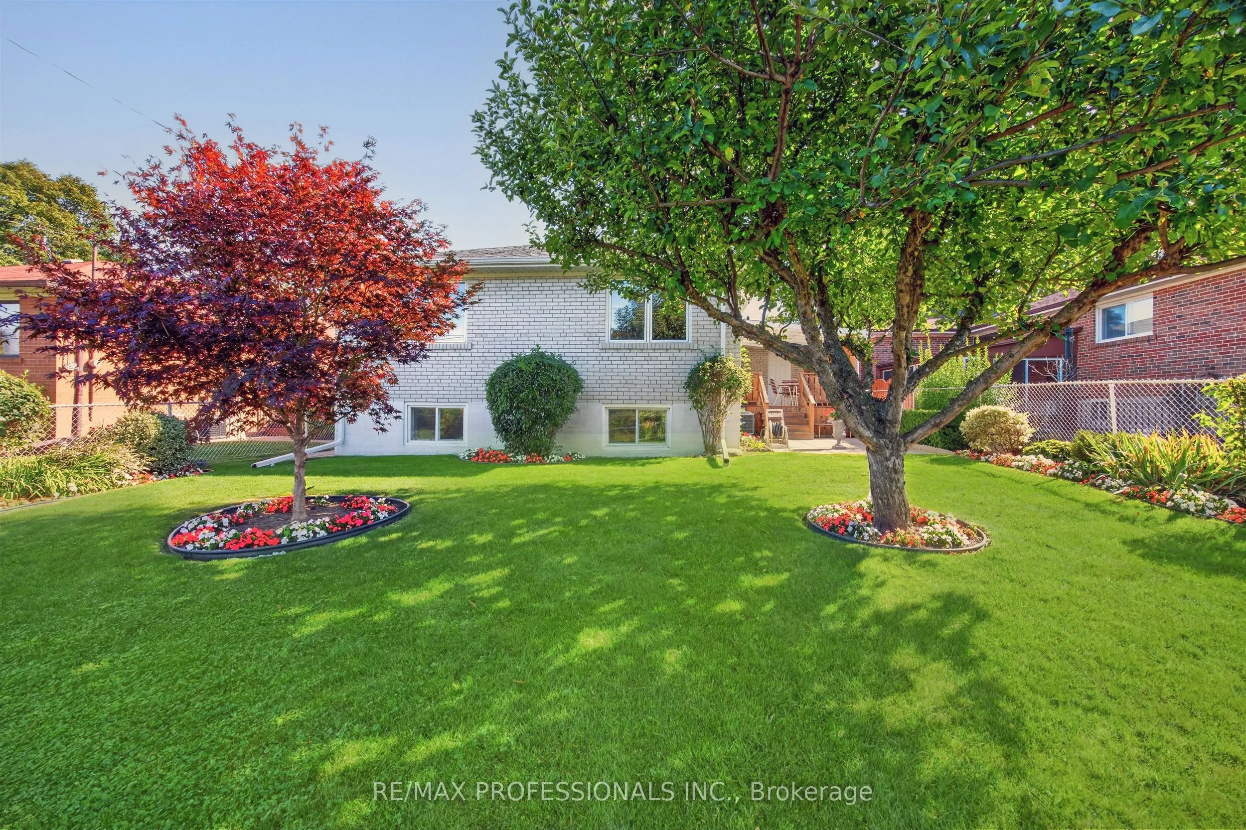 302 La Rose Avenue