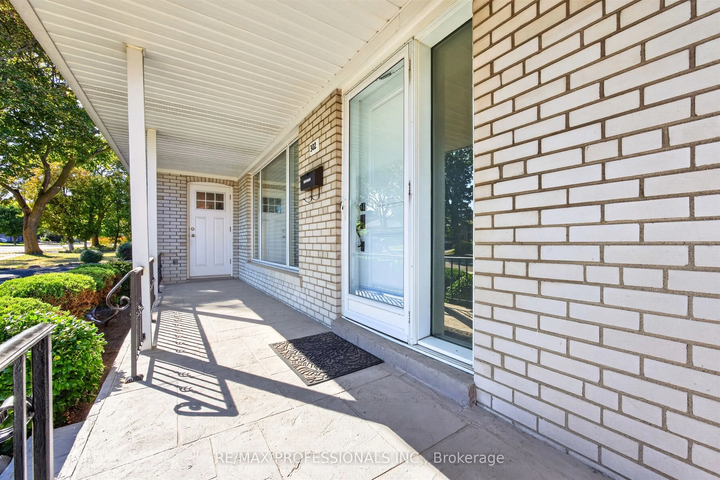 302 La Rose Avenue