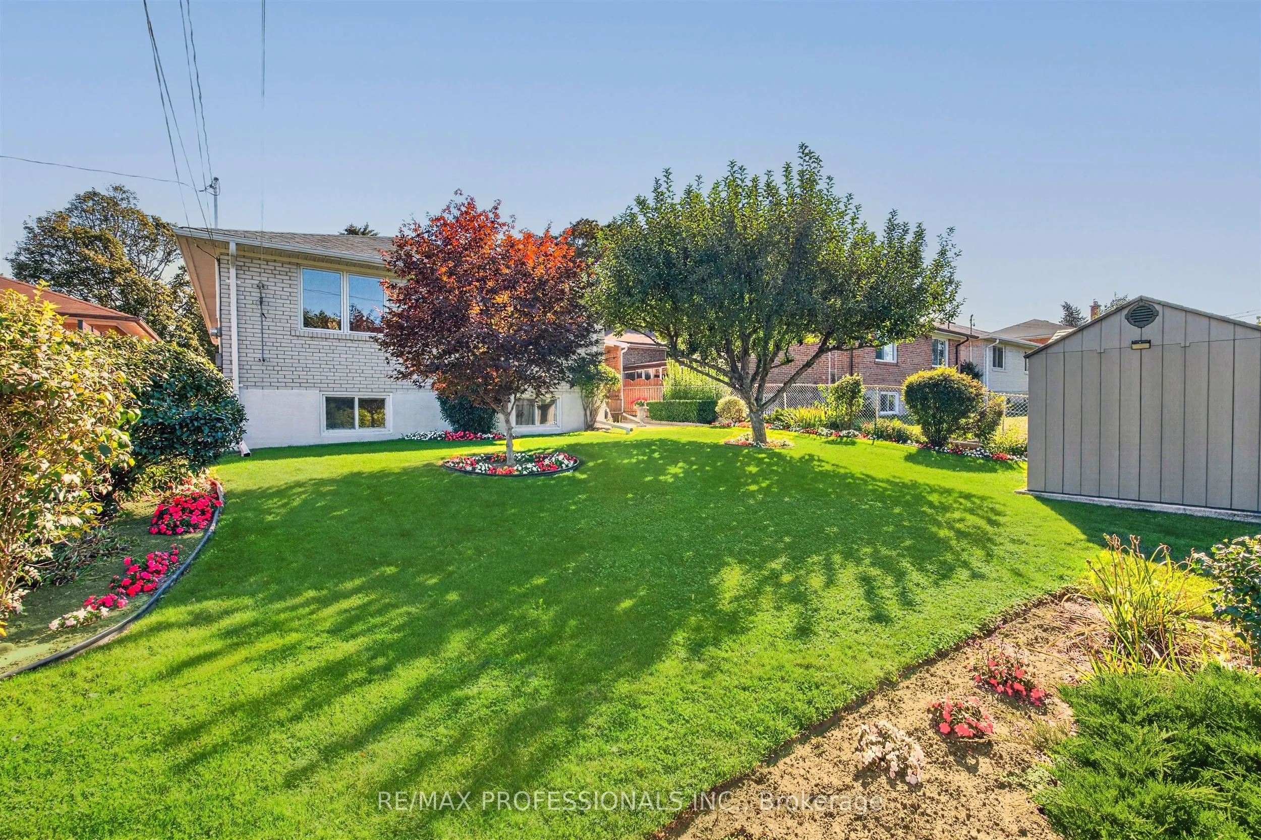 302 La Rose Avenue