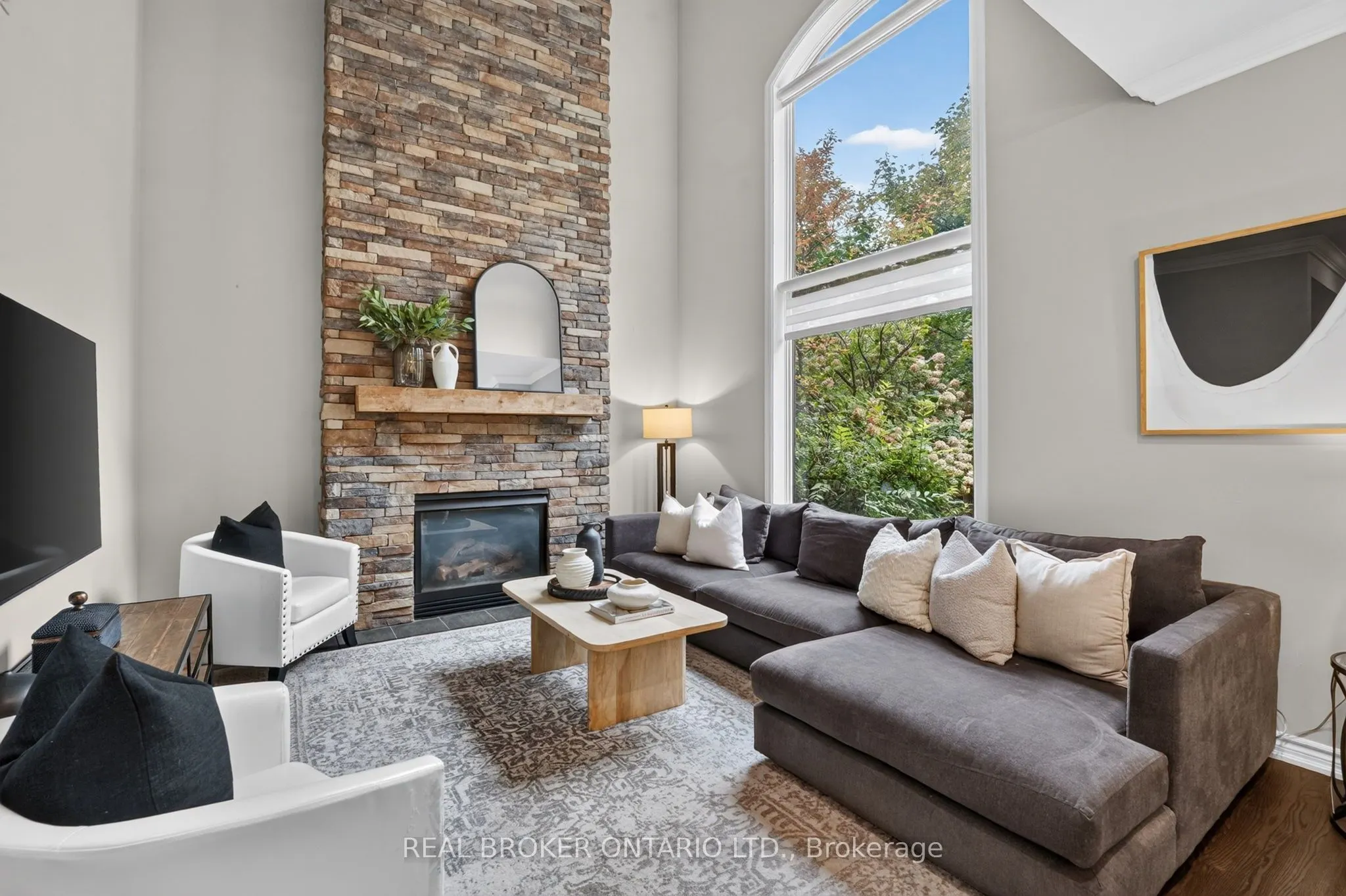 2243 Woodcrest Drive
