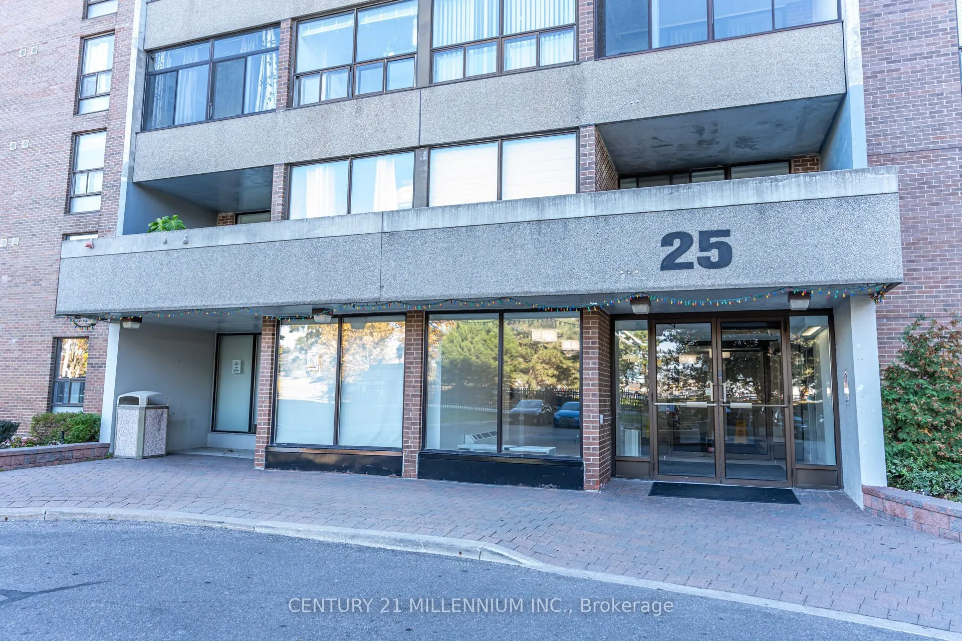 25 Kensington Road #1905