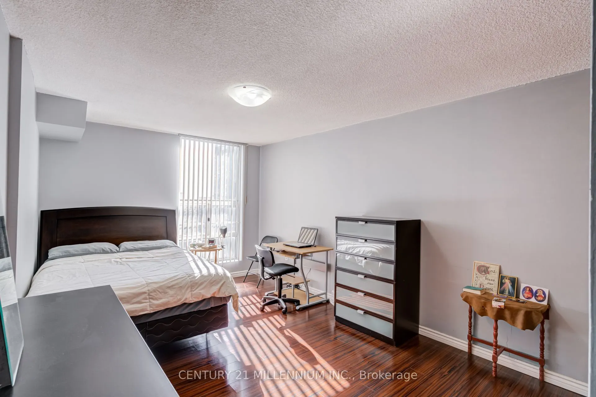 25 Kensington Road #1905