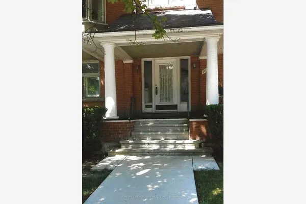 16 Wellington Street E