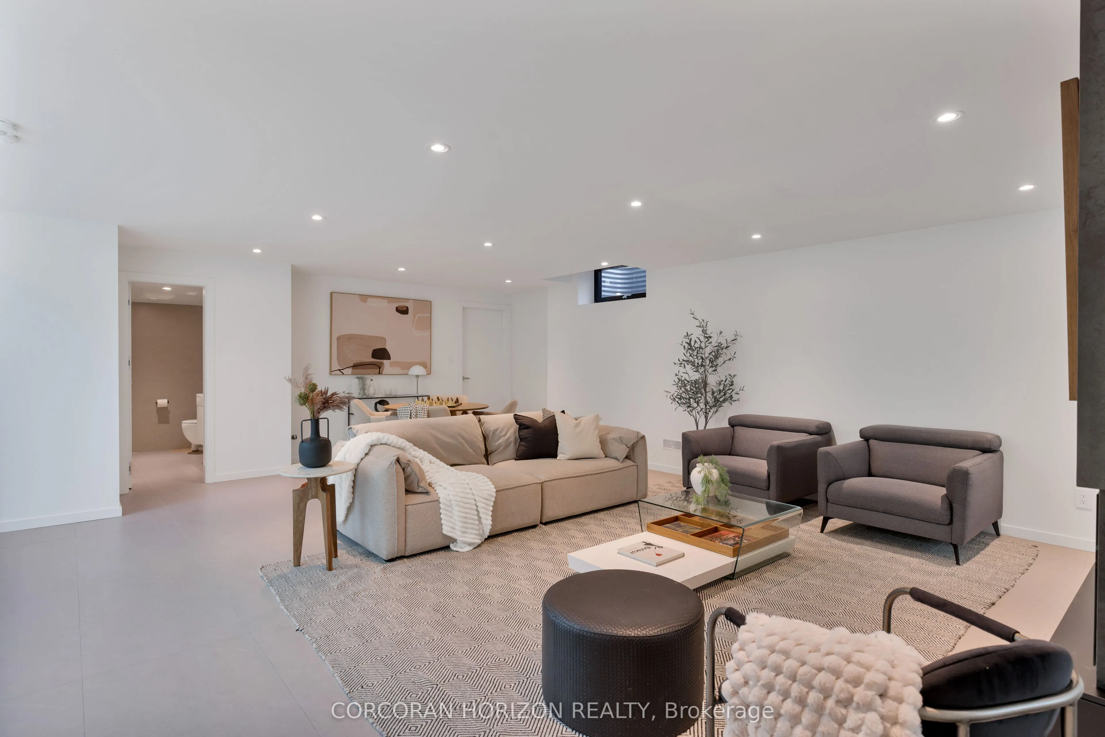 1277 Hillview Crescent