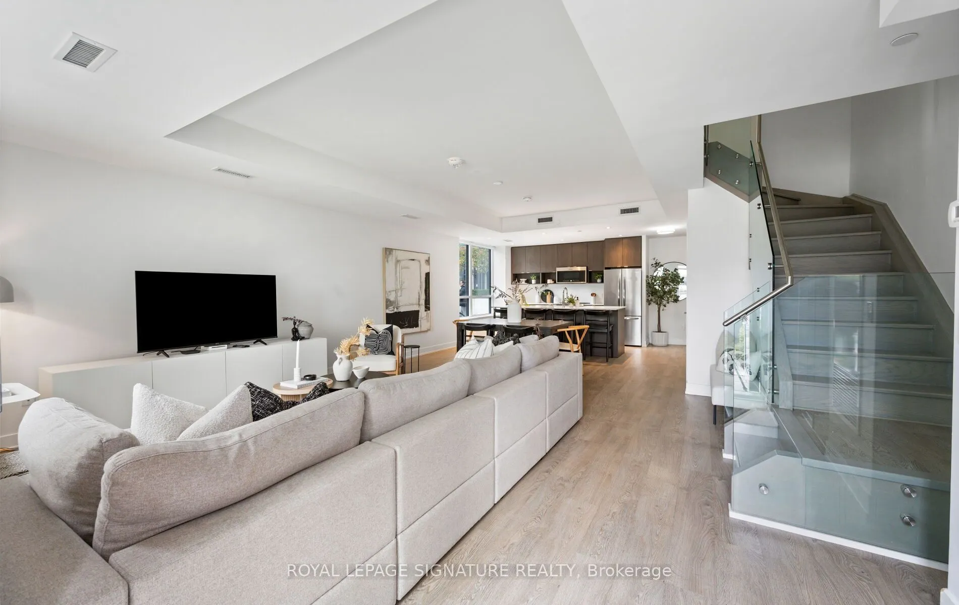 9 Mabelle Avenue #TH07
