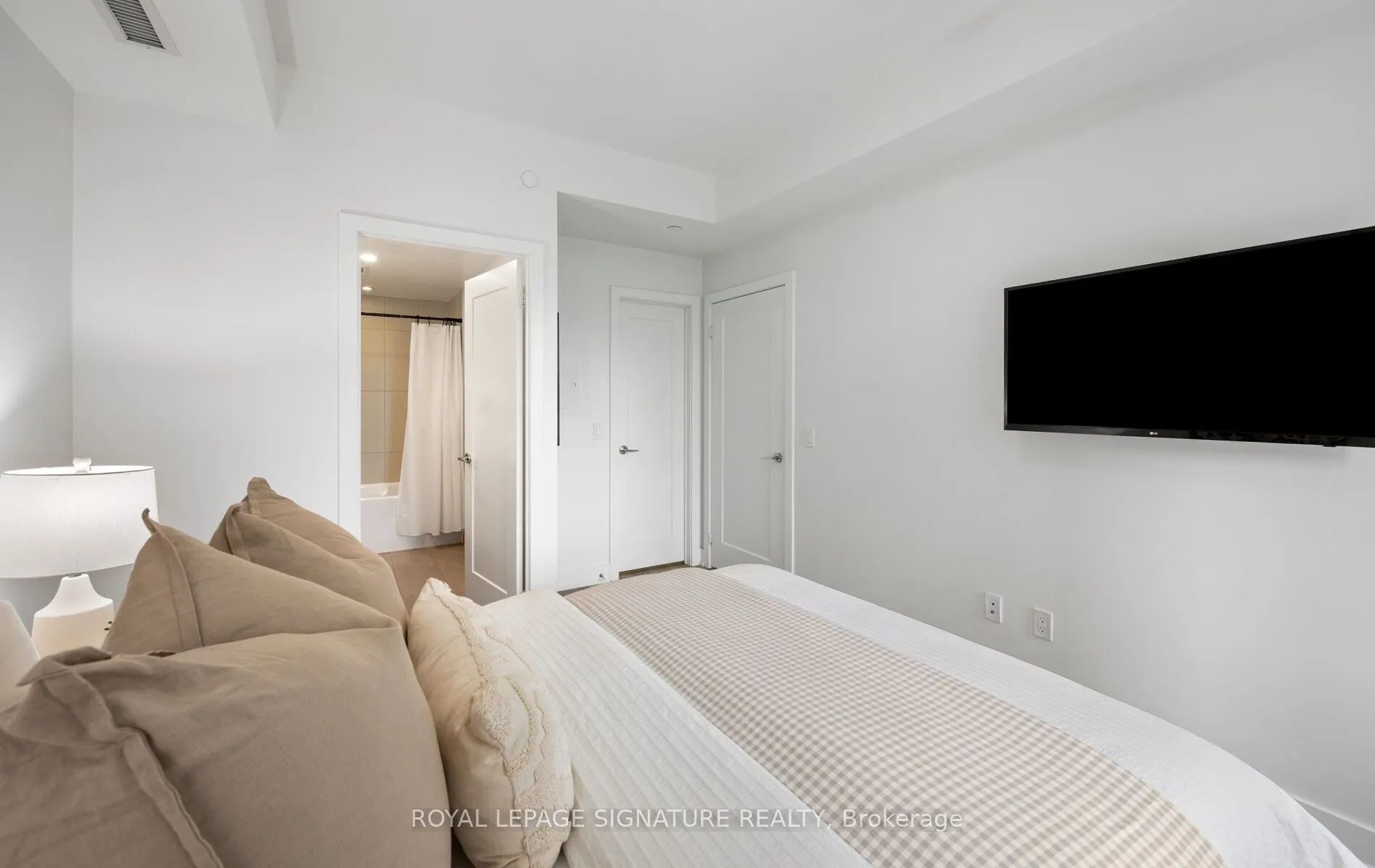 9 Mabelle Avenue #TH07