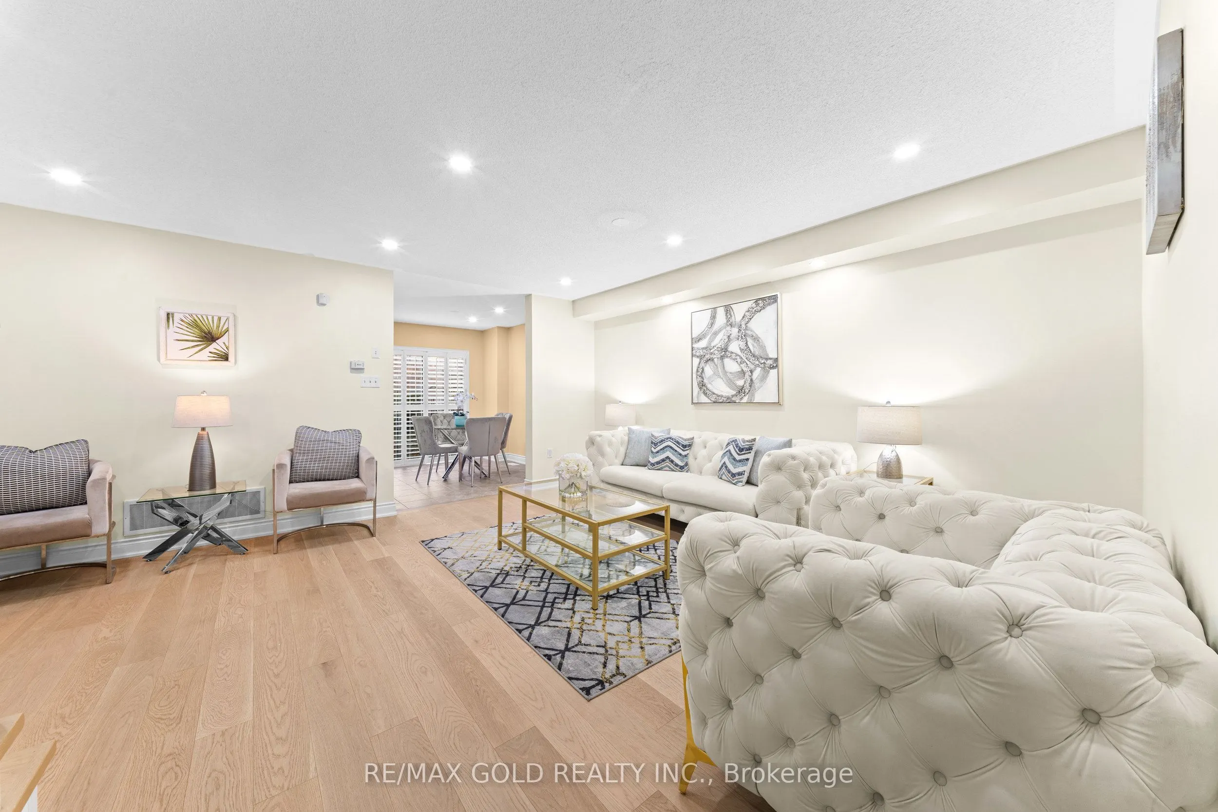 107 Crystalview Crescent