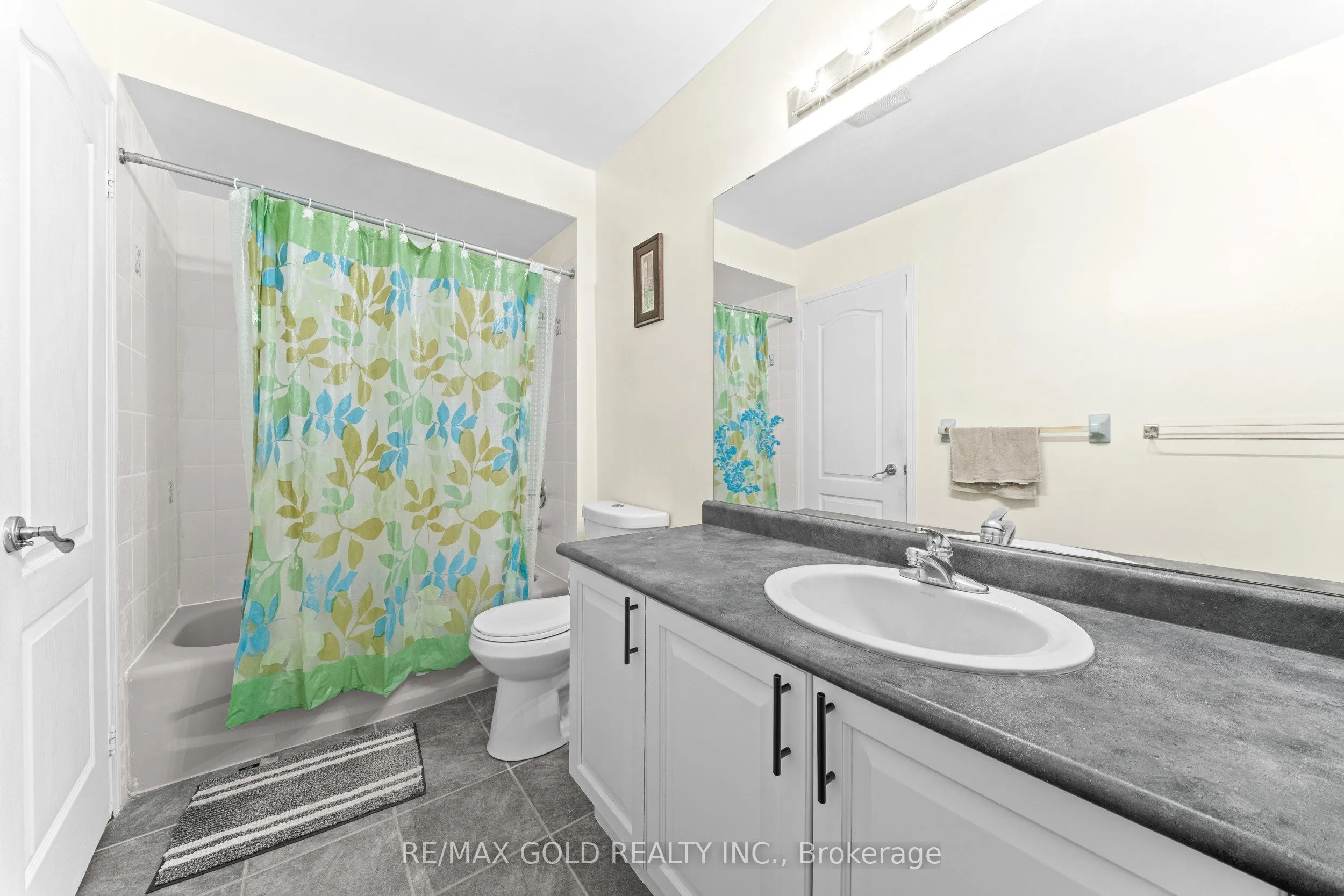 107 Crystalview Crescent