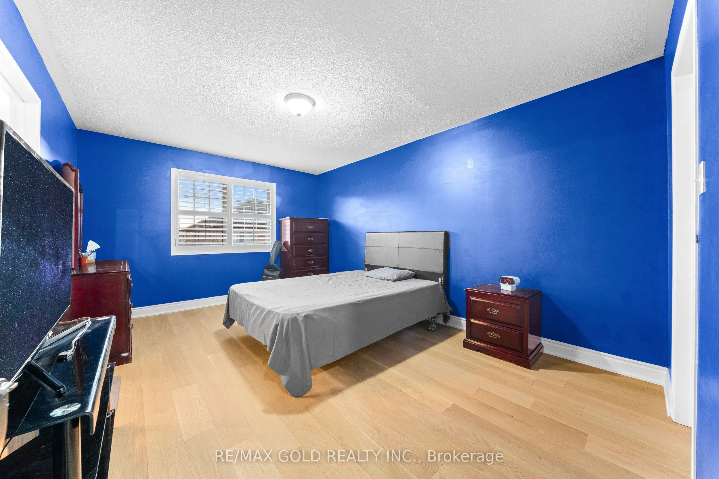 107 Crystalview Crescent