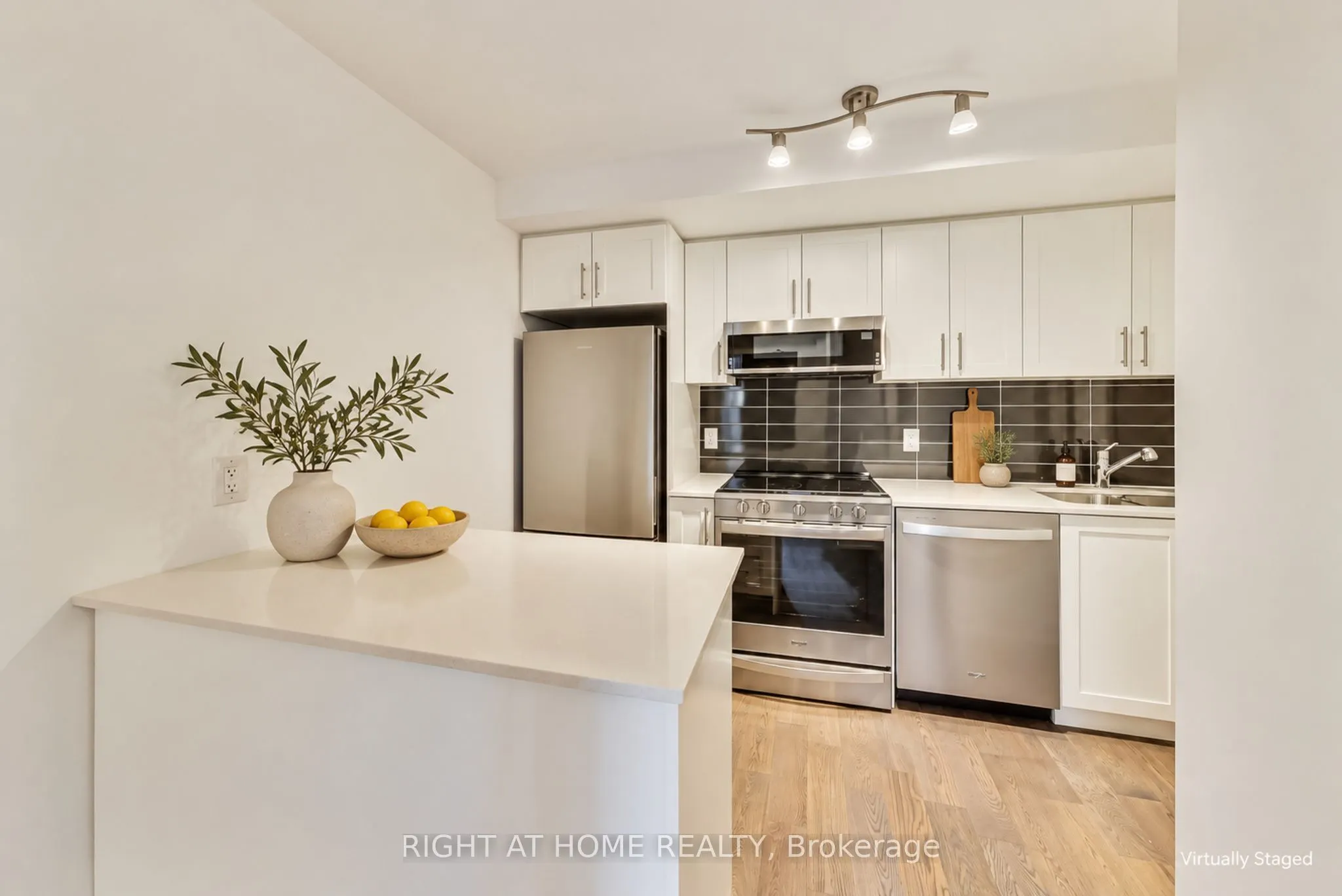 1095 Douglas Mccurdy Drive #156
