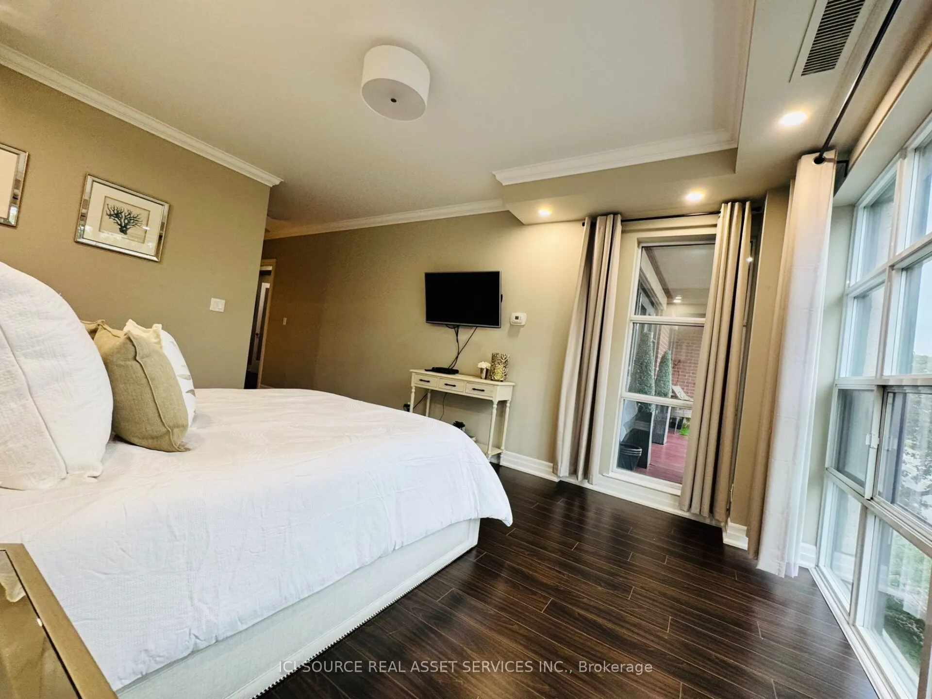 2855 Bloor Street W #515