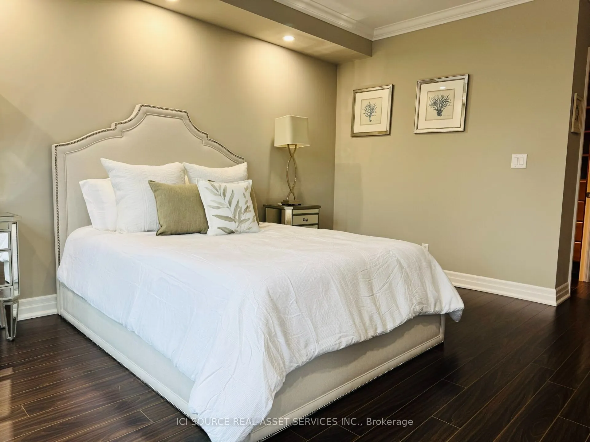 2855 Bloor Street W #515