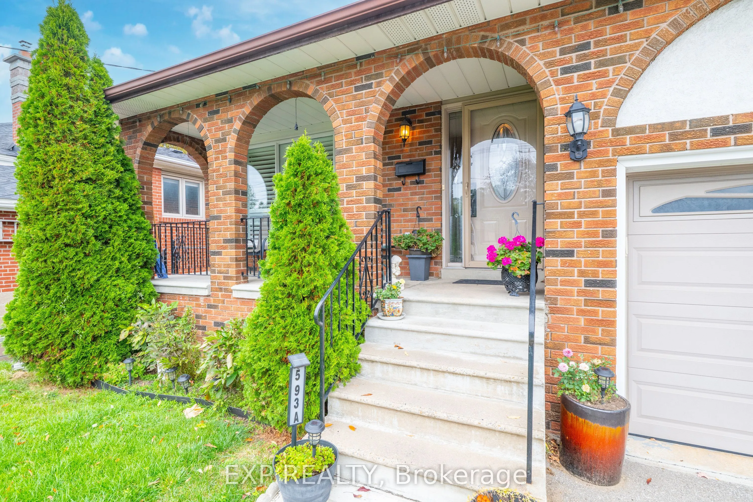 593A Scarlett Road N