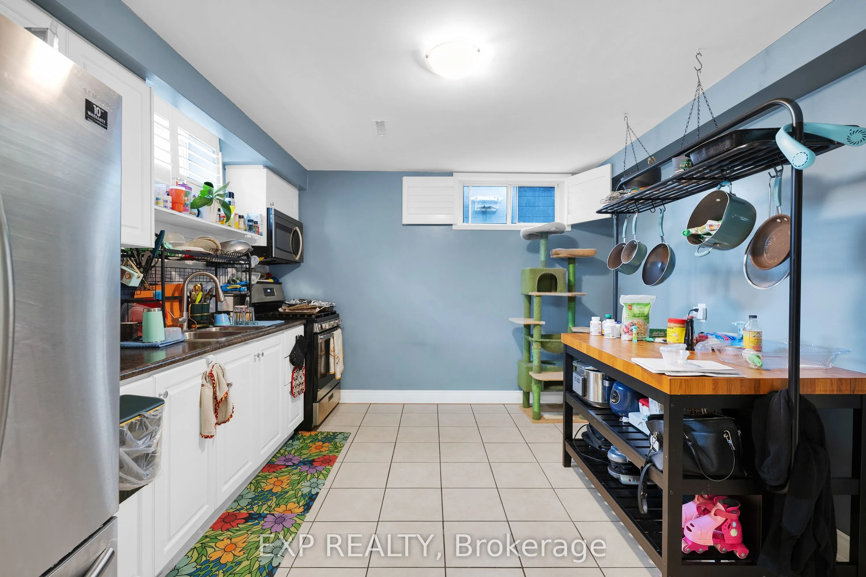 593A Scarlett Road N