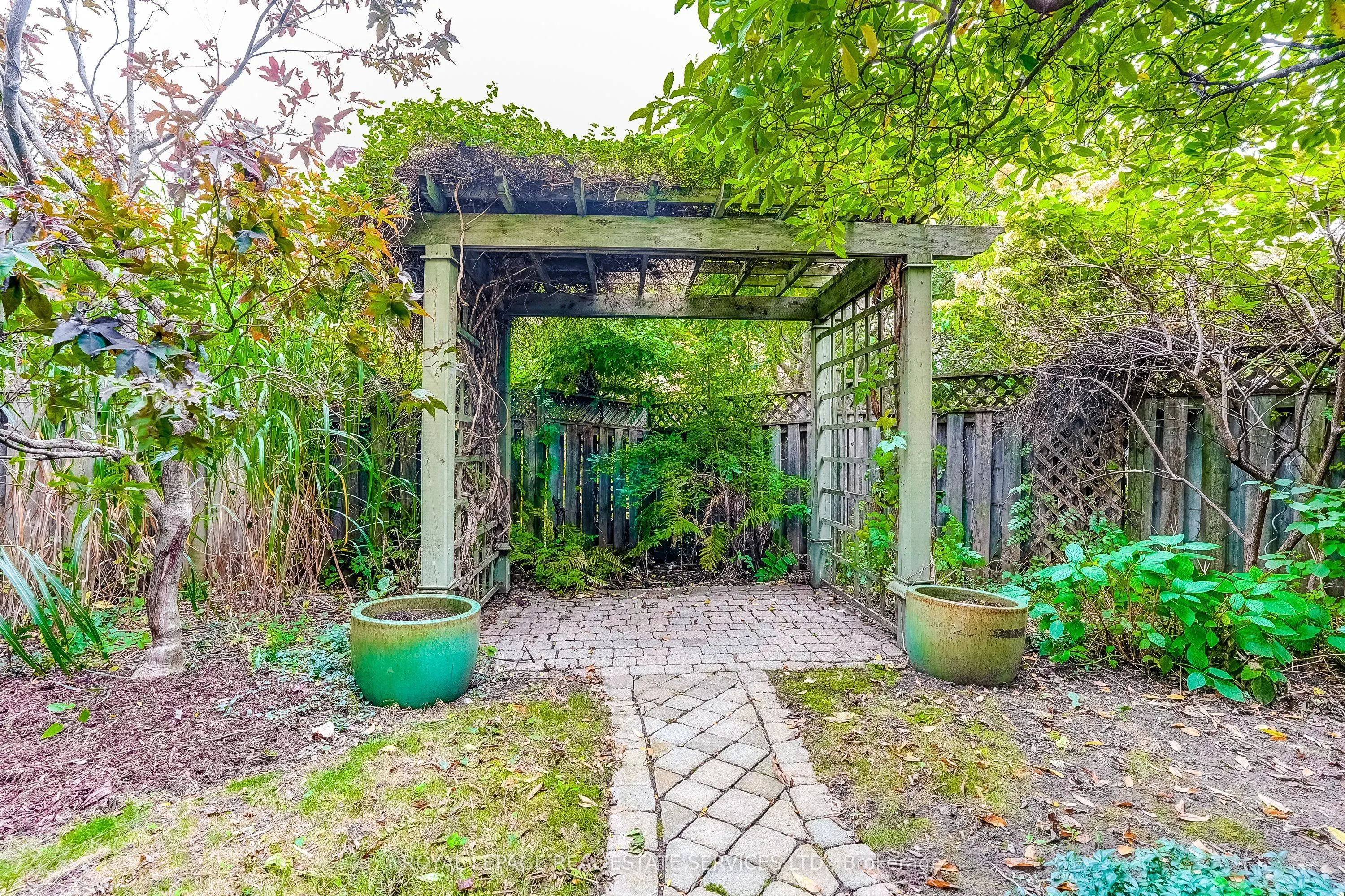3119 Dover Crescent
