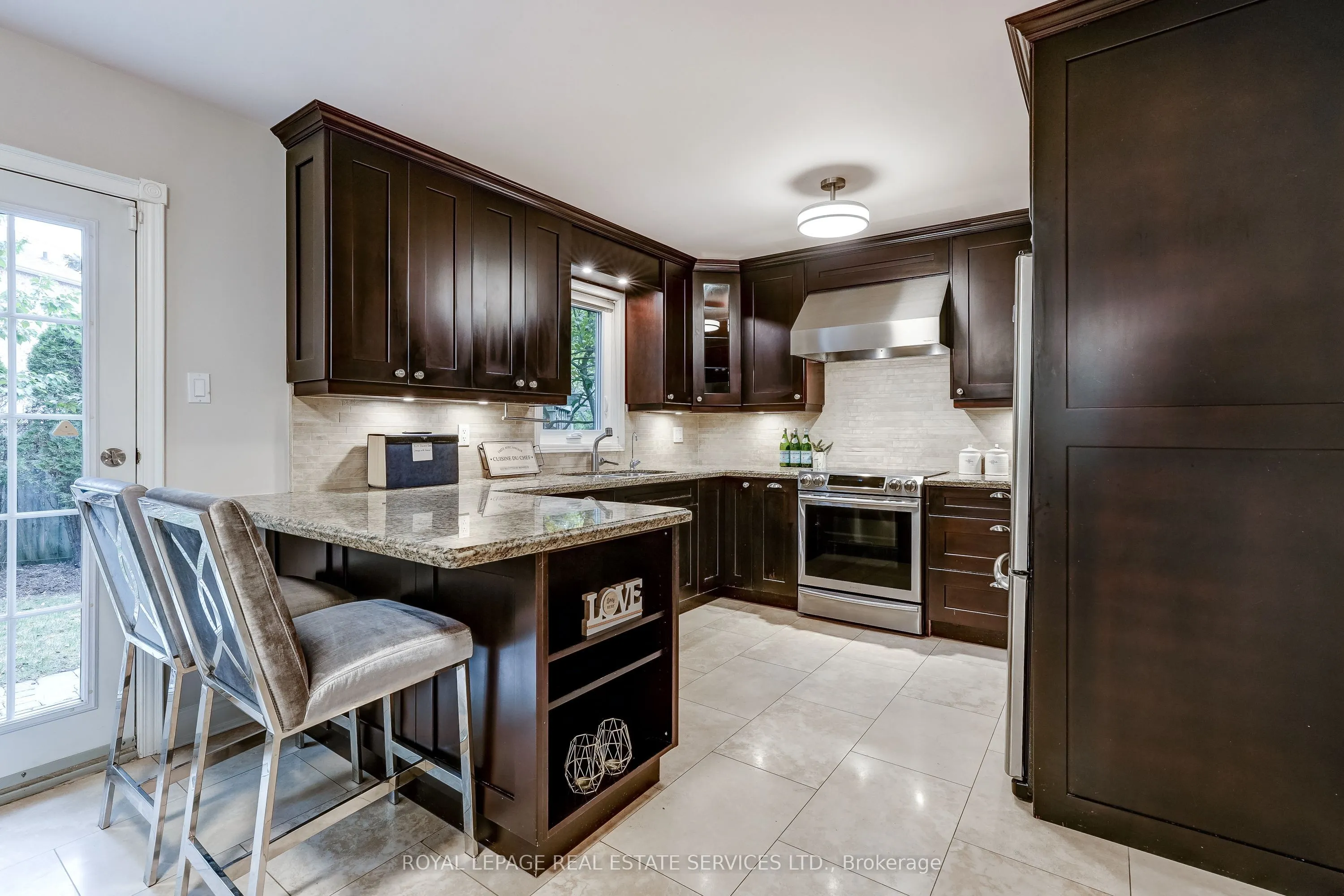 3119 Dover Crescent