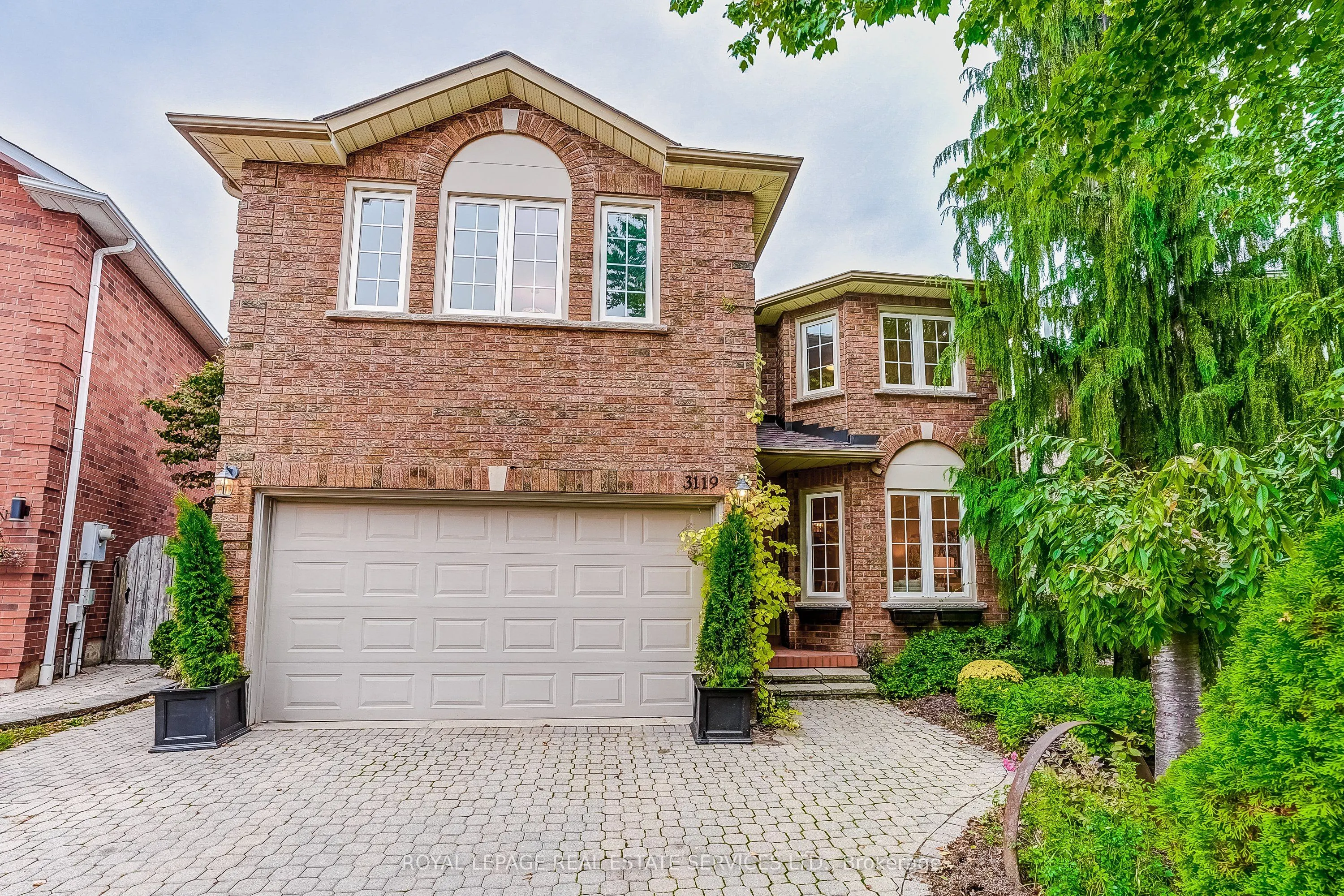 3119 Dover Crescent
